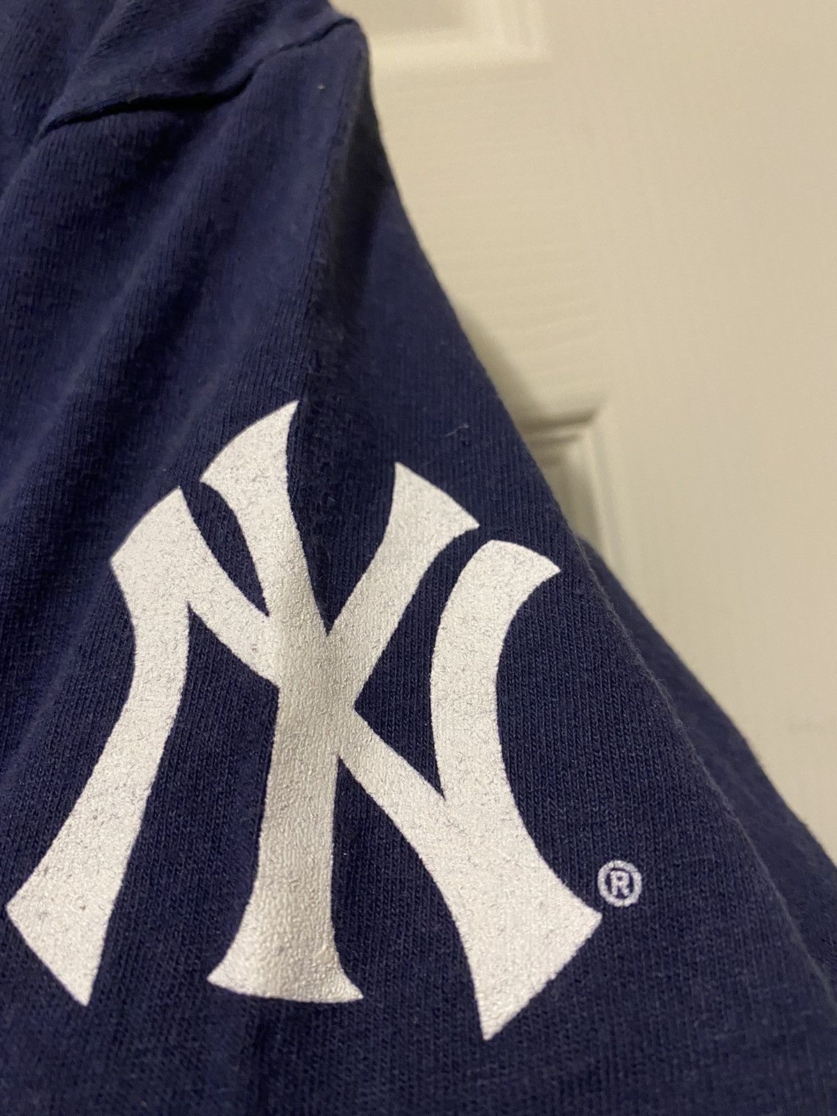 MLB Vintage 1999 Yankees Spellout Logo Tee Size US L / EU 52-54 / 3 - 2 Thumbnail