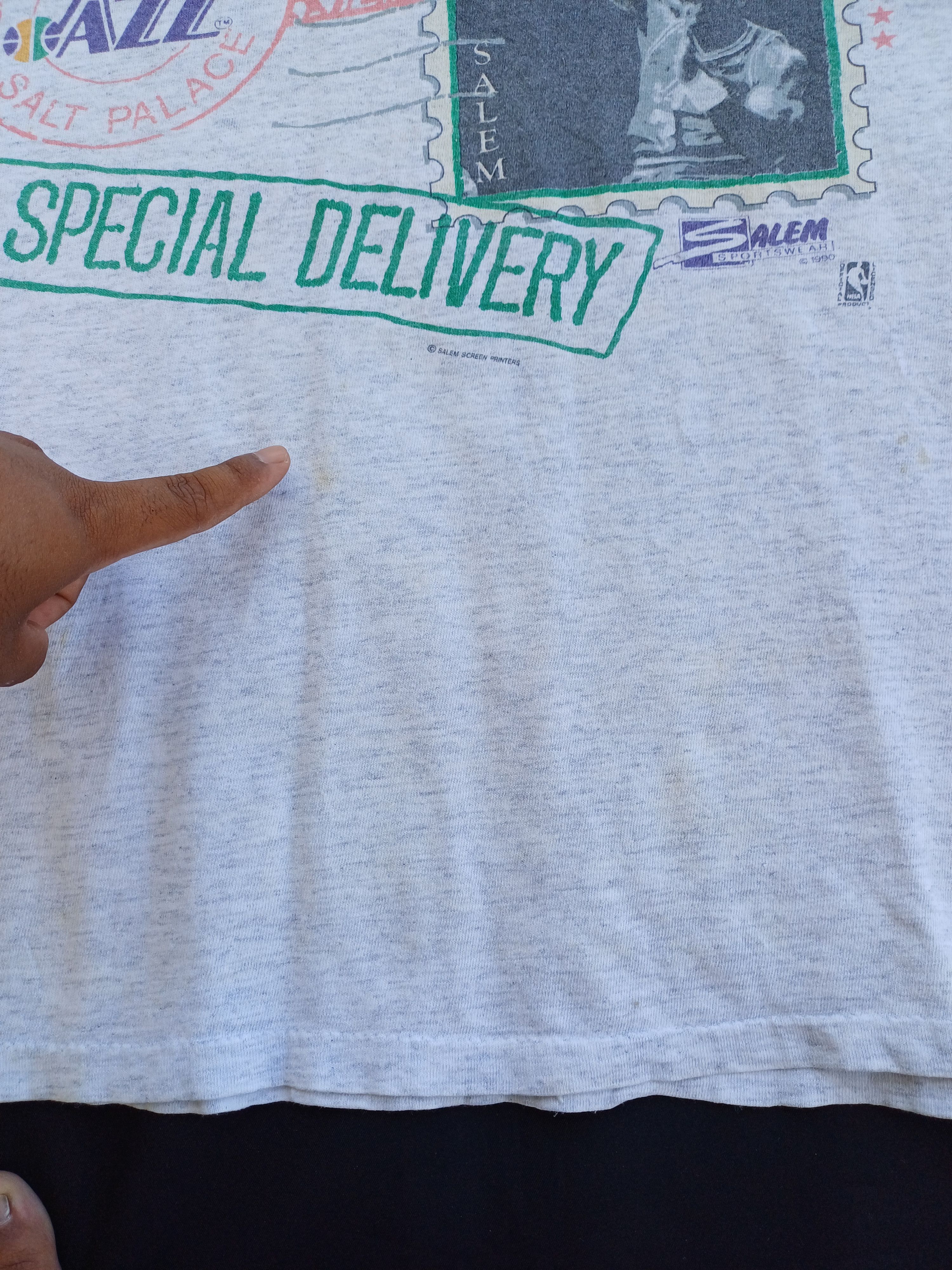 NBA Rare Vintage MALONE NBA Player Salem Tshirt Size US XL / EU 56 / 4 - 13 Thumbnail