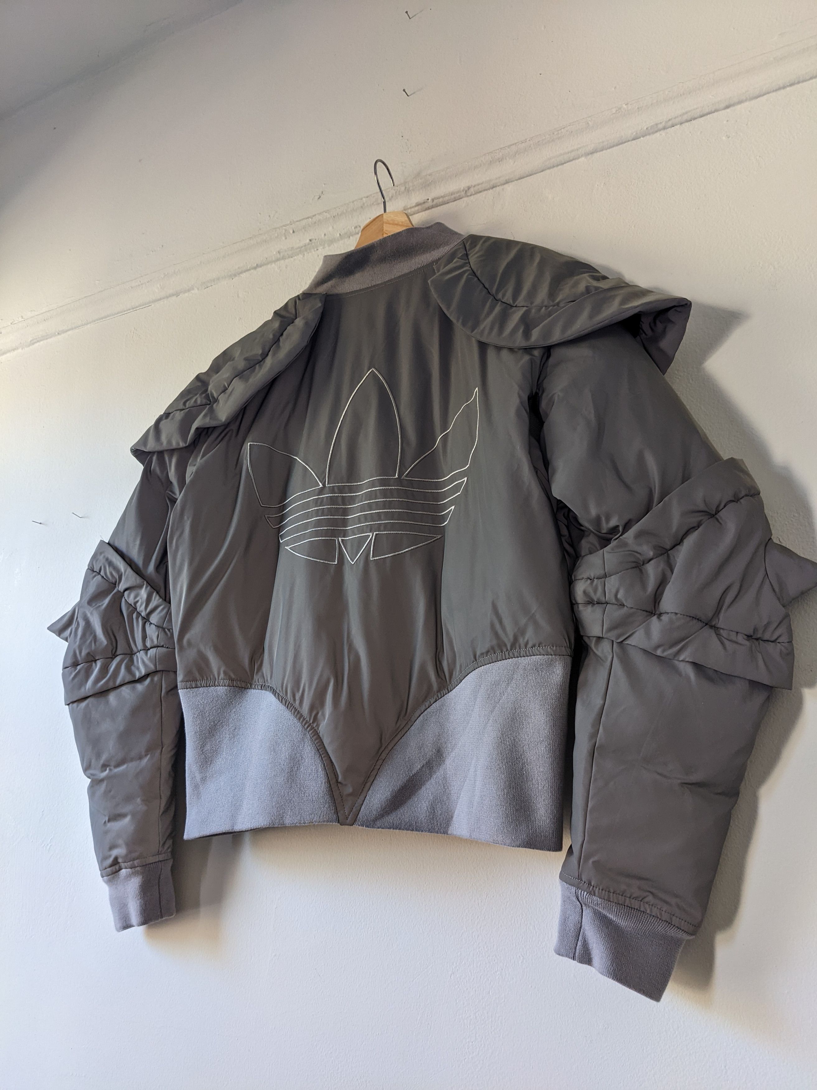 Adidas × Jeremy Scott 2010 3M Knight Armor Puffer Size US L / EU 52-54 / 3 - 7 Thumbnail