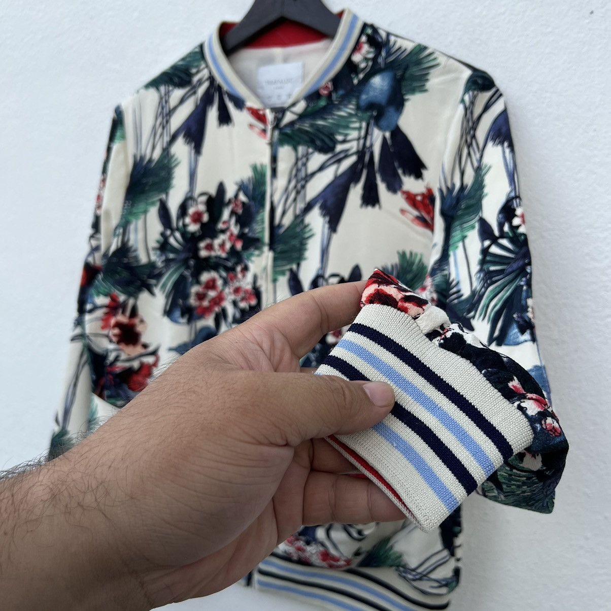 Japanese Brand RARE TRAFALUC ZARA OVERPRINT FLORAL BOMBER LIGHT JACKET Size US M / EU 48-50 / 2 - 7 Thumbnail