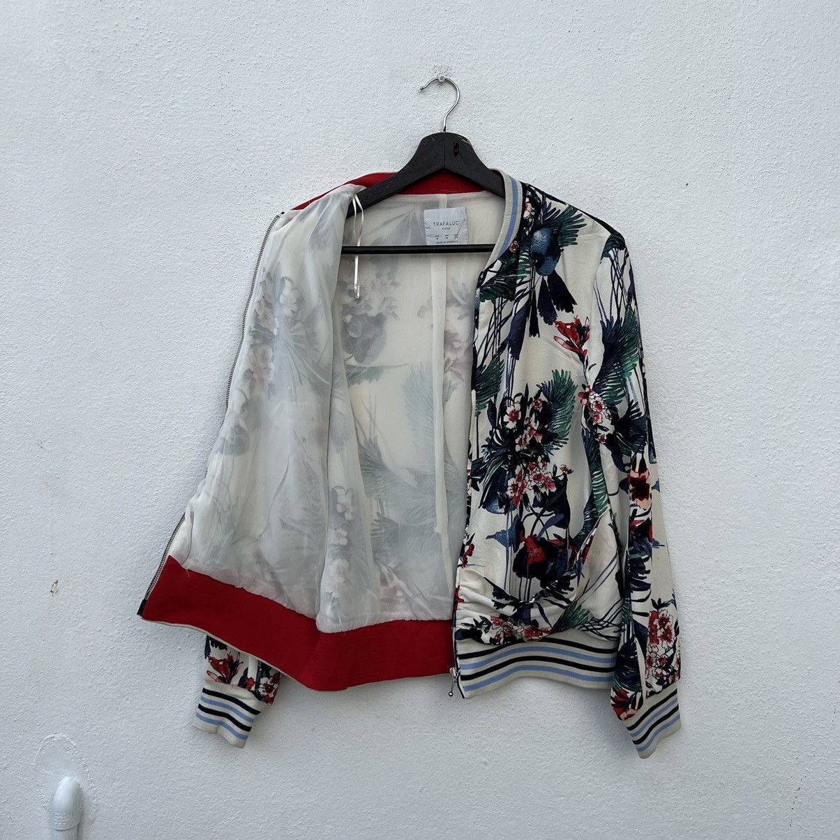 Japanese Brand RARE TRAFALUC ZARA OVERPRINT FLORAL BOMBER LIGHT JACKET Size US M / EU 48-50 / 2 - 11 Thumbnail