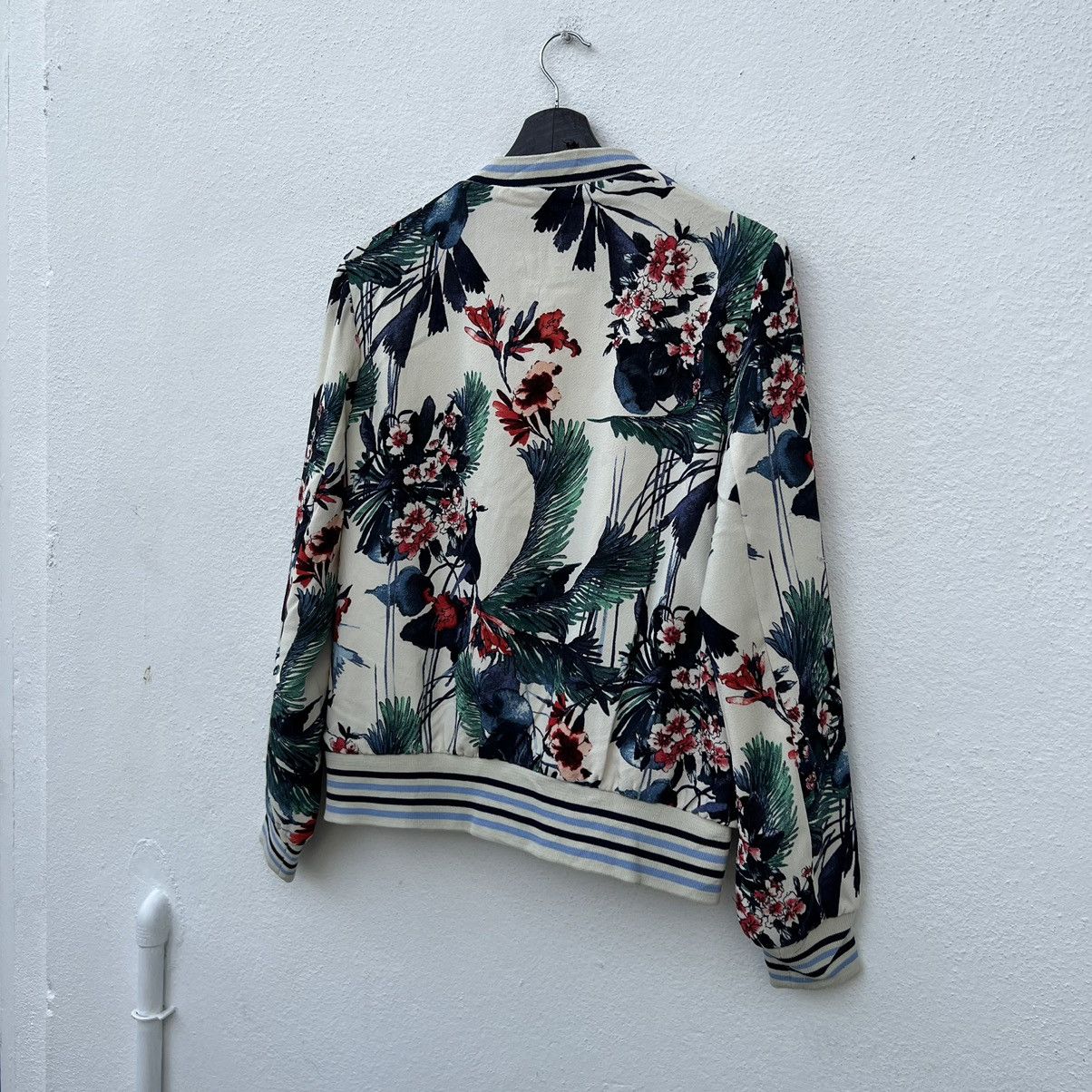 Japanese Brand RARE TRAFALUC ZARA OVERPRINT FLORAL BOMBER LIGHT JACKET Size US M / EU 48-50 / 2 - 9 Thumbnail