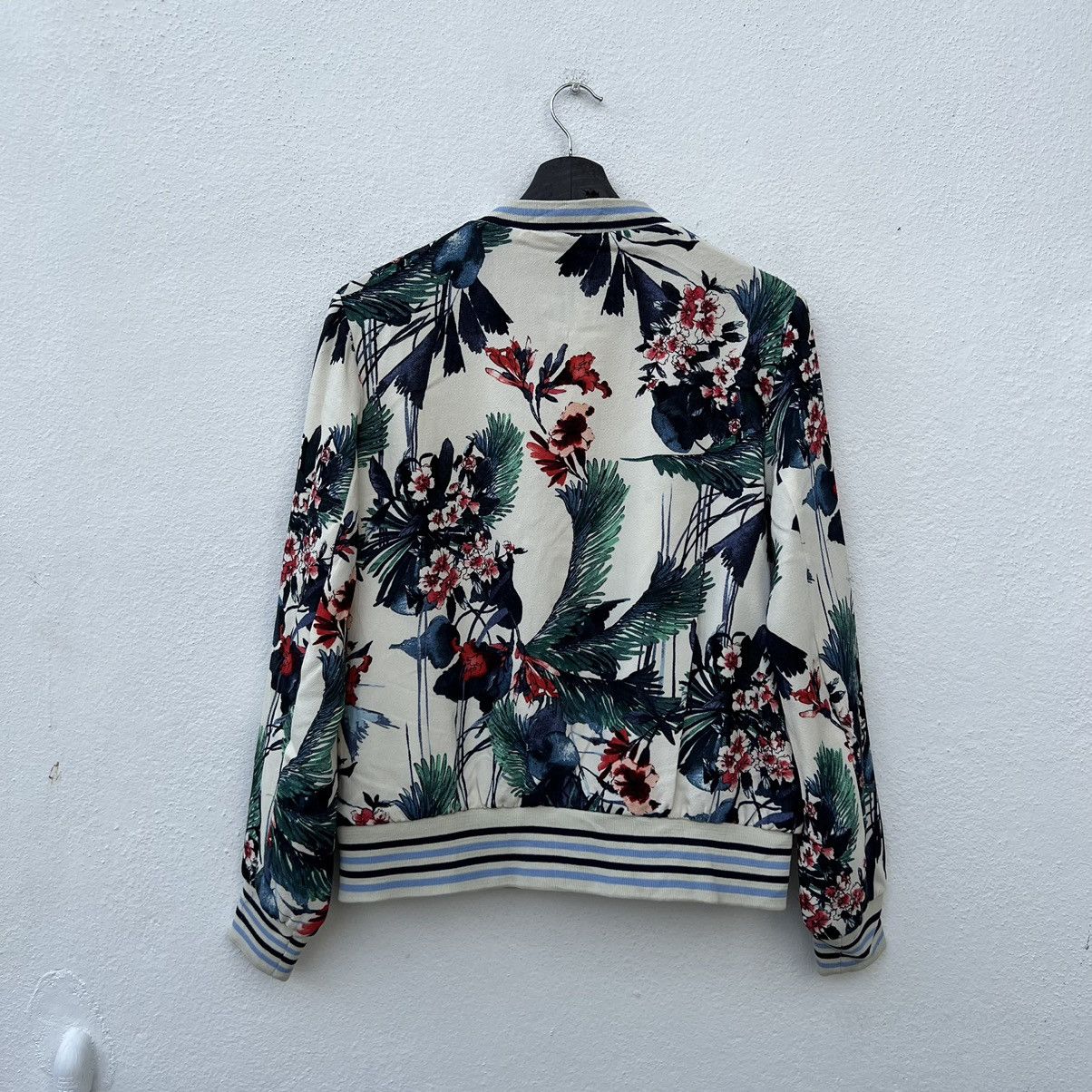 Japanese Brand RARE TRAFALUC ZARA OVERPRINT FLORAL BOMBER LIGHT JACKET Size US M / EU 48-50 / 2 - 8 Thumbnail