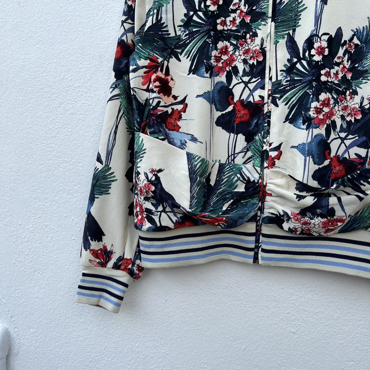 Japanese Brand RARE TRAFALUC ZARA OVERPRINT FLORAL BOMBER LIGHT JACKET Size US M / EU 48-50 / 2 - 4 Thumbnail