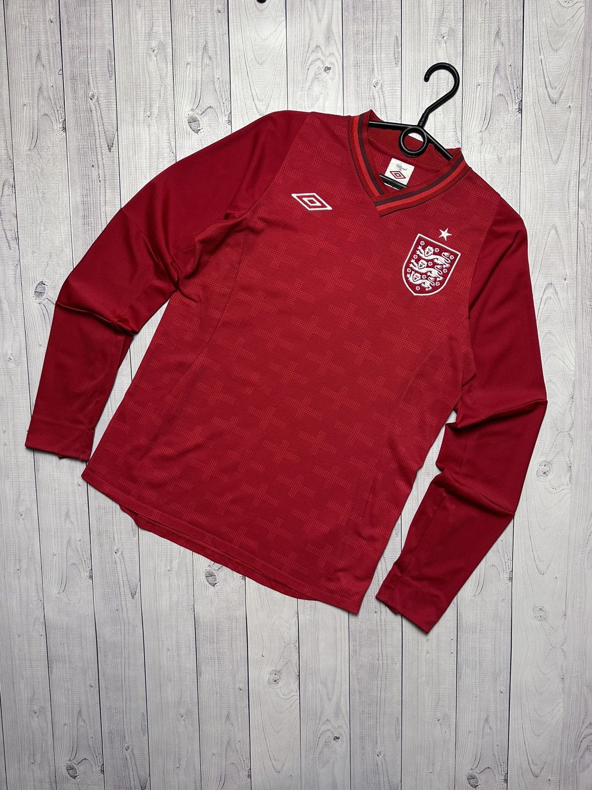 Vintage Umbro England soccer jersey long sleeve size M