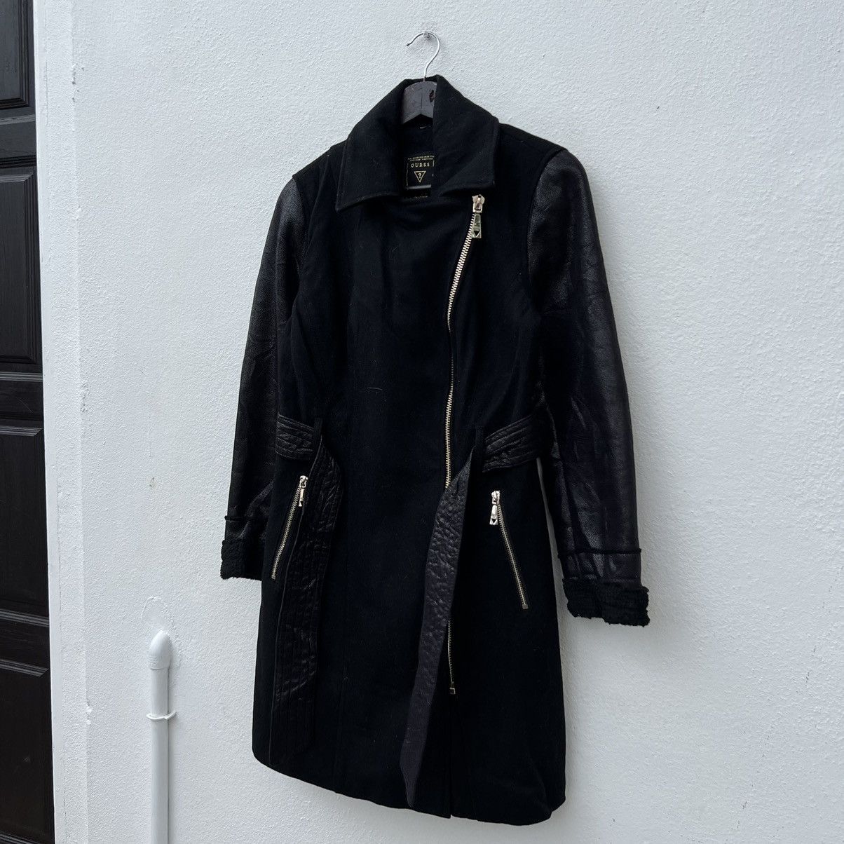Guess ULTIMATE BLACK GUESS LONG PARACHUTE BIKER RUMWAY JACKET Size US S / EU 44-46 / 1 - 3 Thumbnail