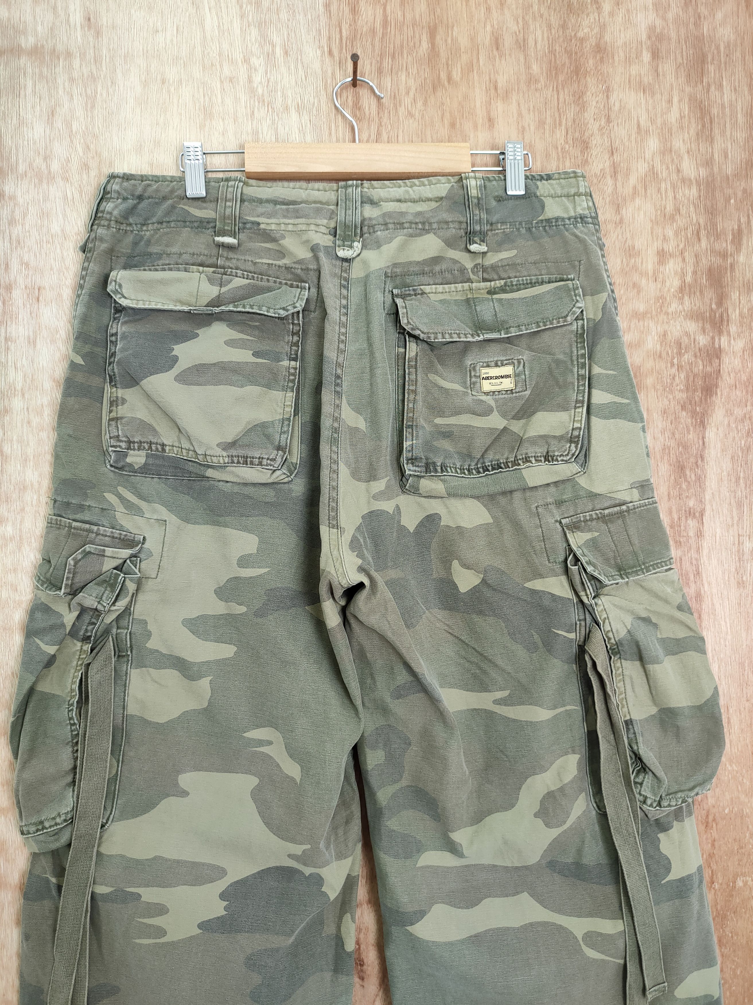 Abercrombie & Fitch DLL Abercrombie camo military multipocket cargo pants #182 Size US 31 - 9 Thumbnail