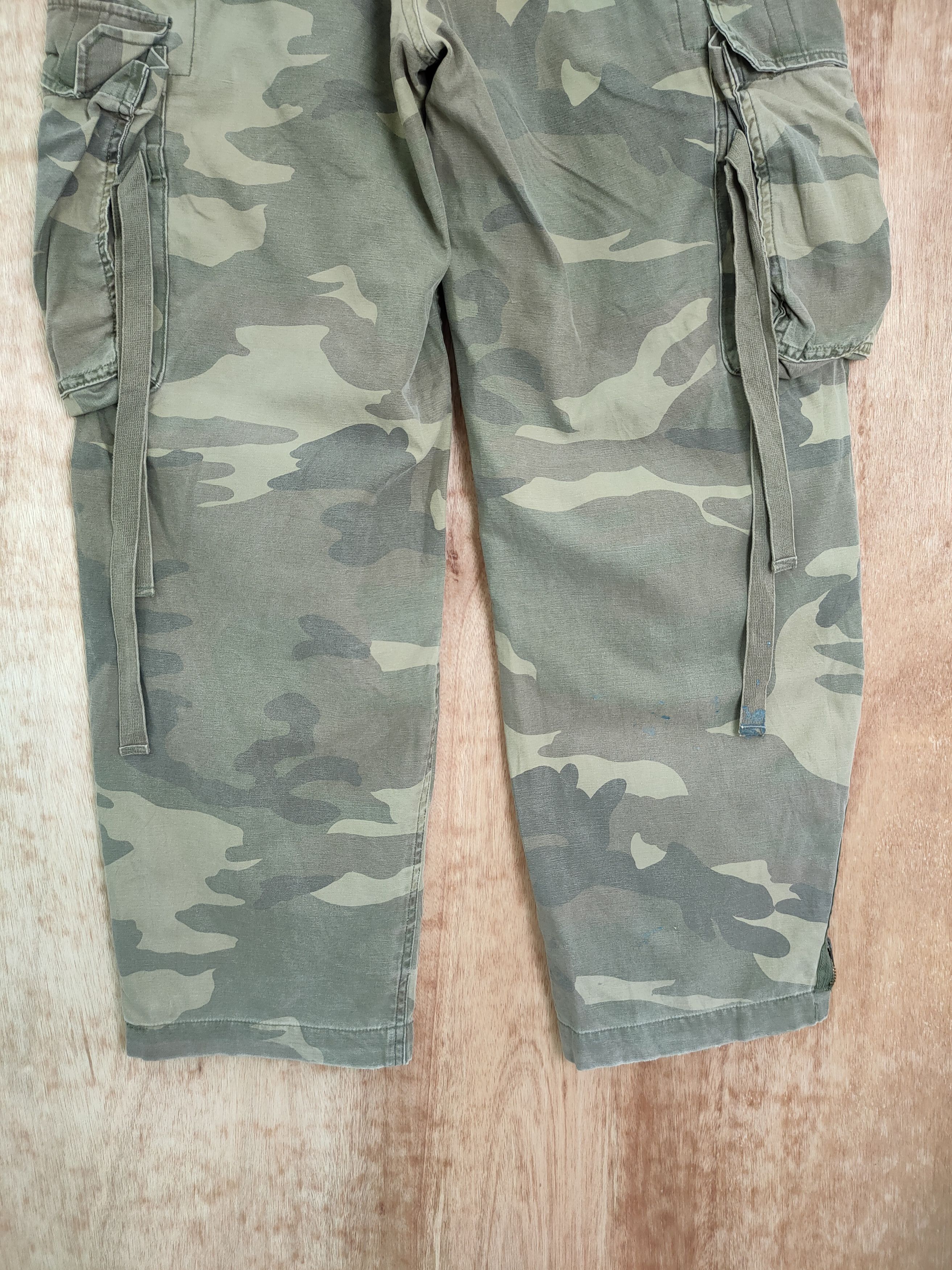 Abercrombie & Fitch DLL Abercrombie camo military multipocket cargo pants #182 Size US 31 - 8 Thumbnail