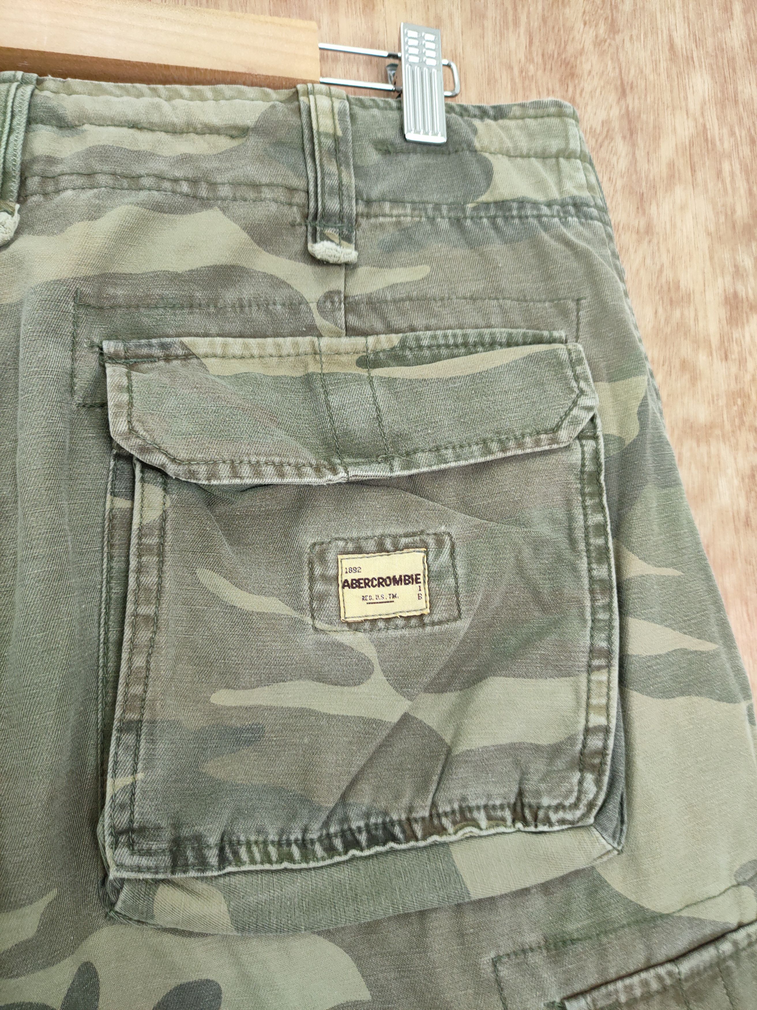 Abercrombie & Fitch DLL Abercrombie camo military multipocket cargo pants #182 Size US 31 - 11 Thumbnail