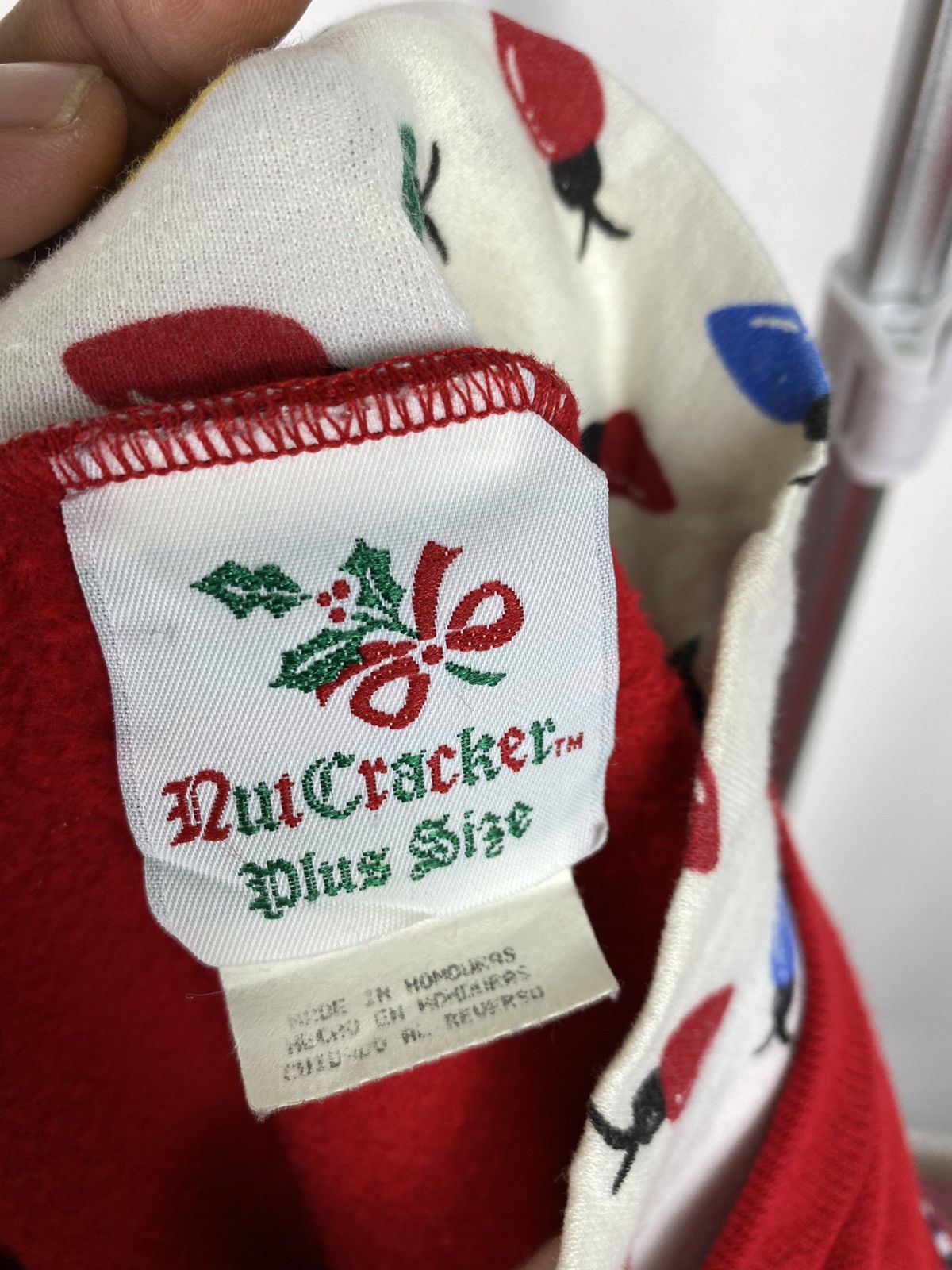 Vintage Vintage Nut Cracker Sweatshirt Size US XL / EU 56 / 4 - 5 Thumbnail