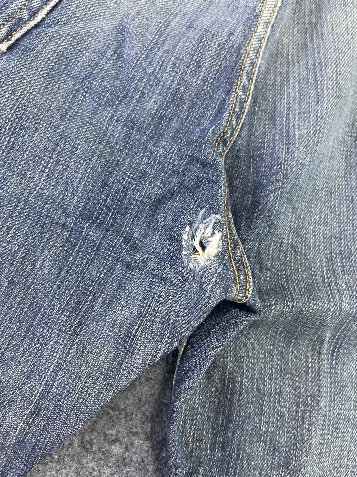 Vintage Levis 504 Ripped Jeans - J920