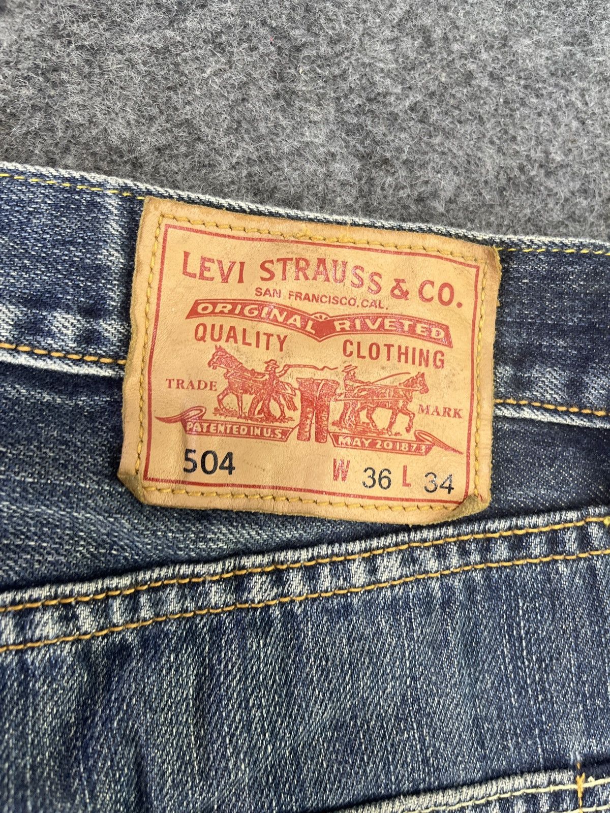 Vintage Levis 504 Ripped Jeans - J920