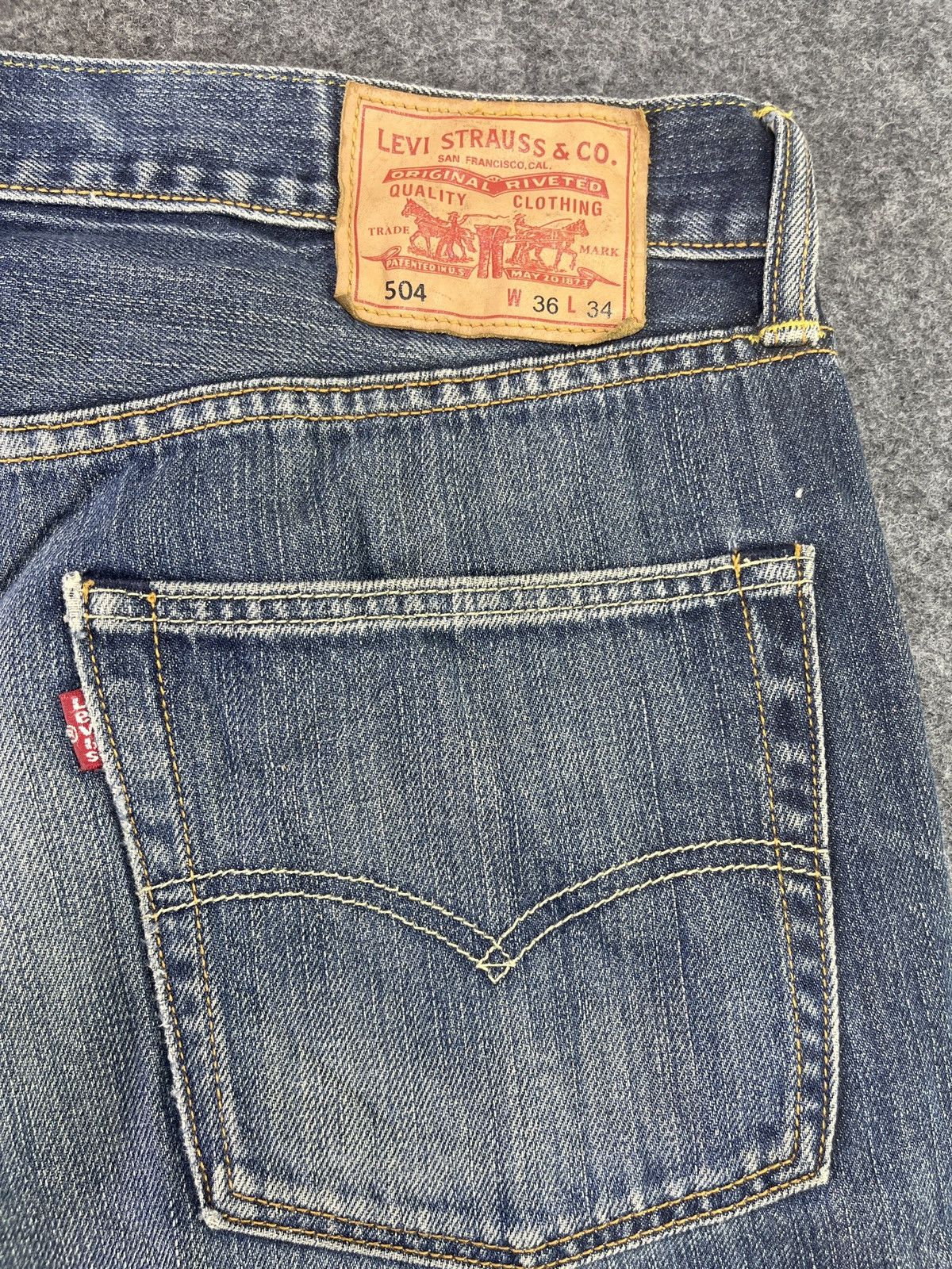 Vintage Levis 504 Ripped Jeans - J920