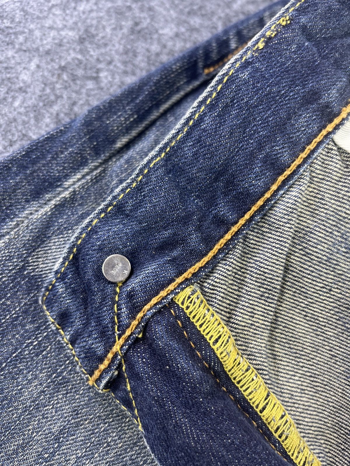Vintage Levis 504 Ripped Jeans - J920