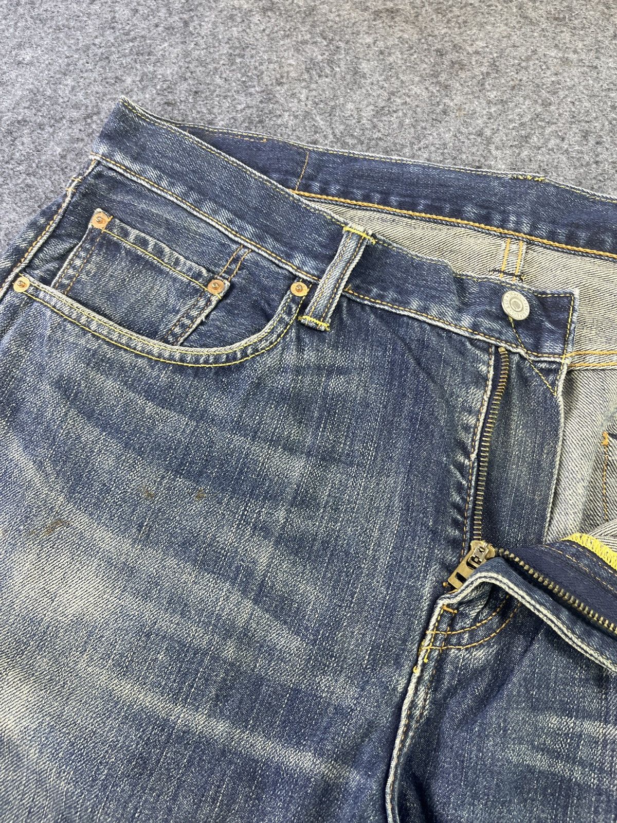 Vintage Levis 504 Ripped Jeans - J920