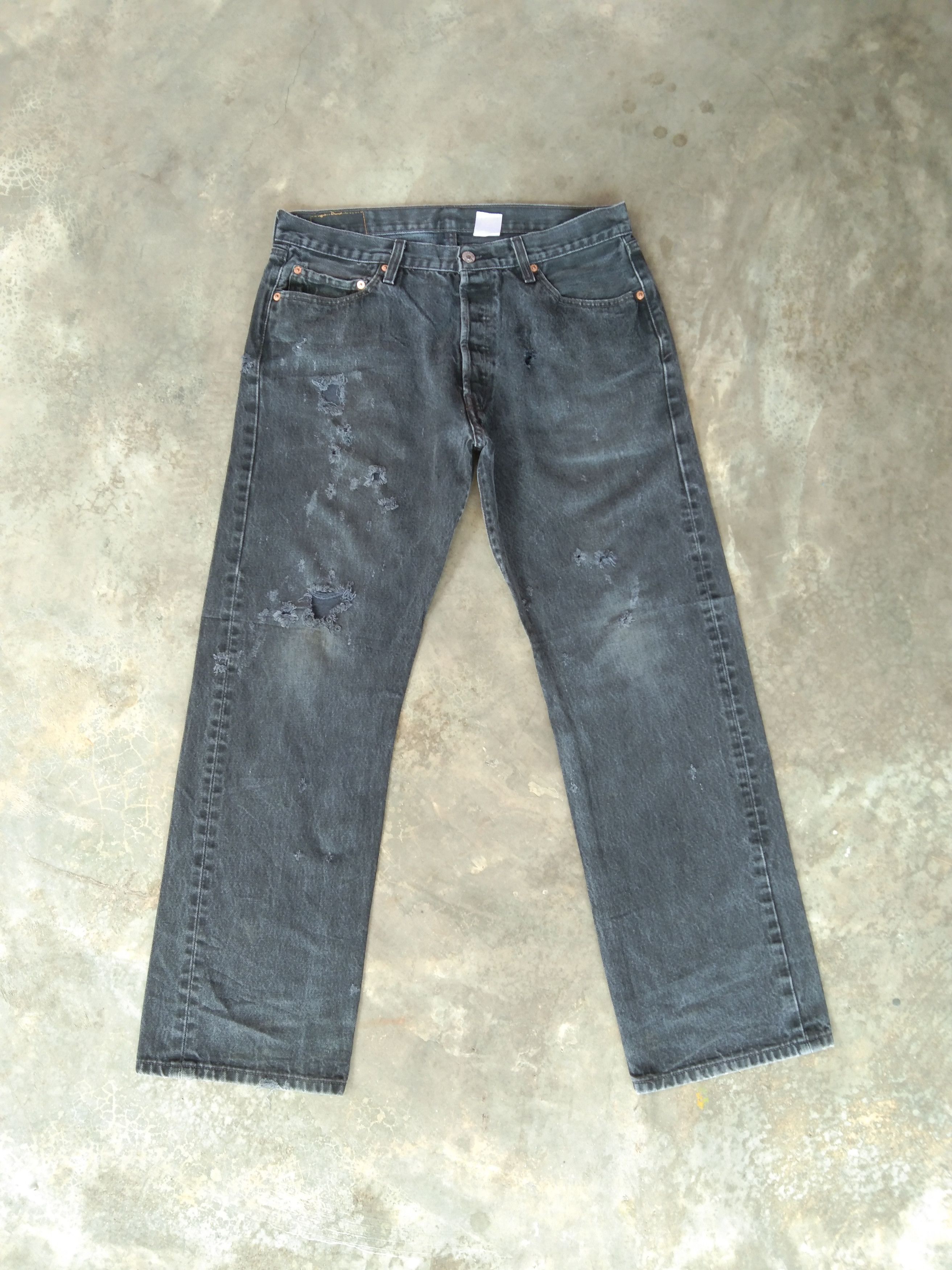 Levi's × Vintage Vintage Levis 501 Black Distressed Jeans 34x30.5 Size US 34 / EU 50 - 1 Thumbnail