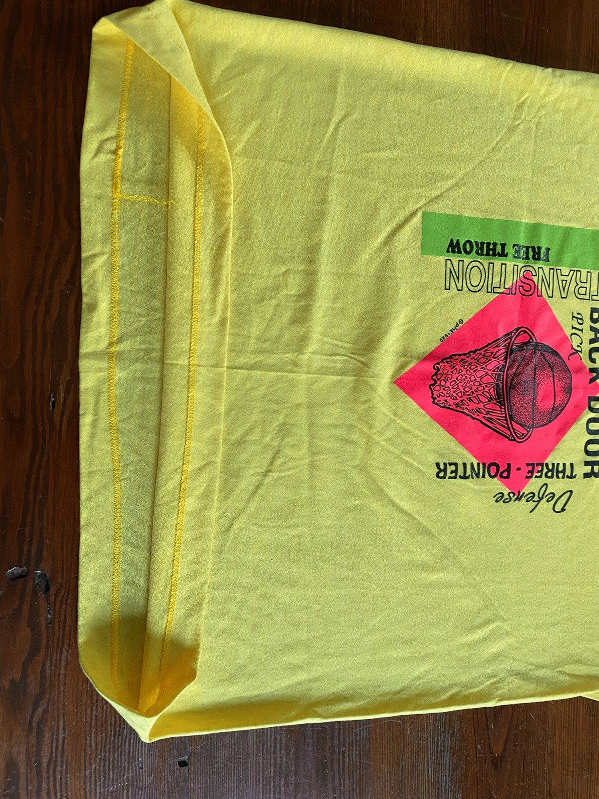 Vintage Vintage 1990 Basketball Theme Single Stitch Screen Stars Tee Size US L / EU 52-54 / 3 - 9 Thumbnail