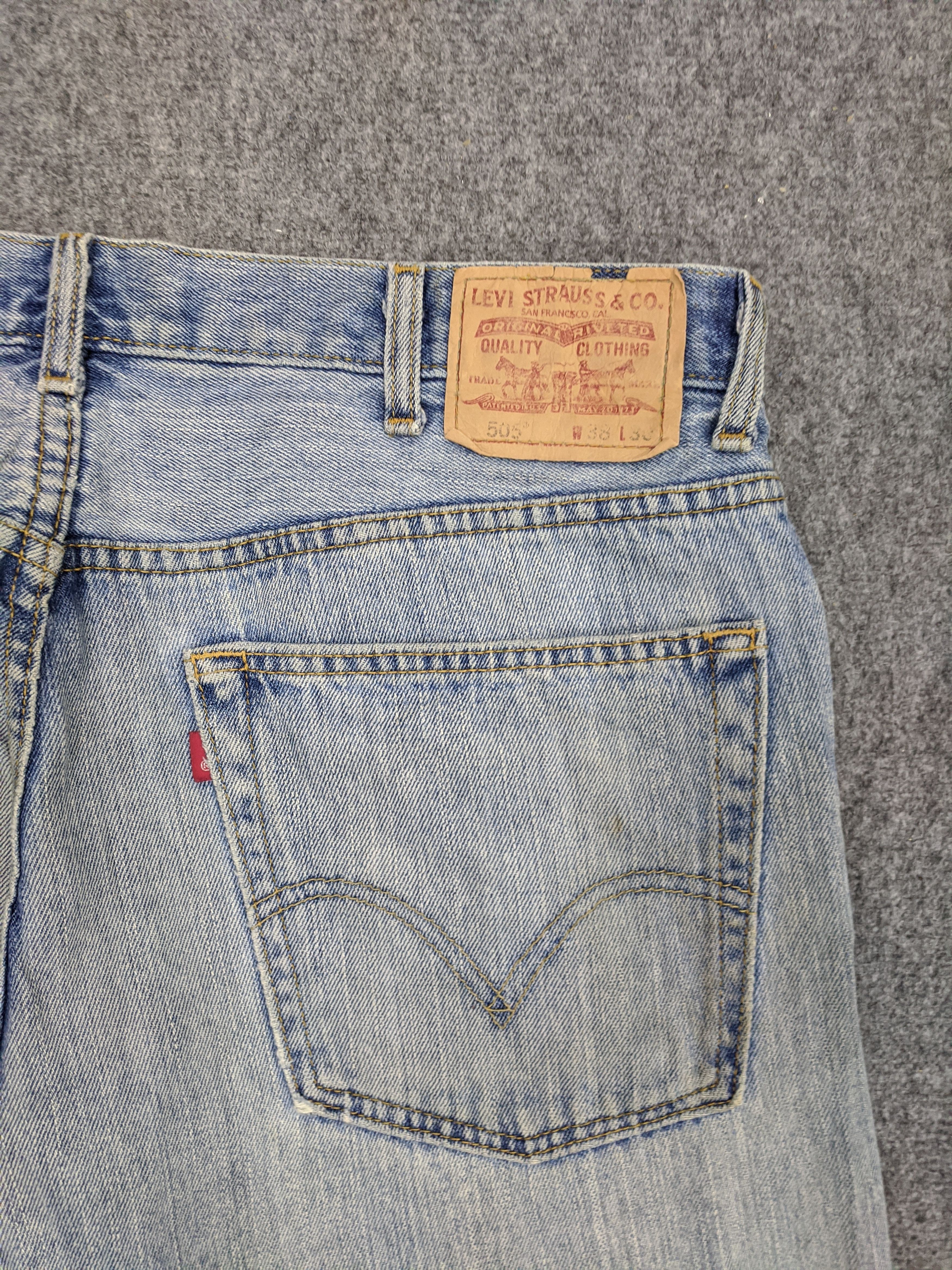 Vintage Levis 505 Faded Blue Jeans DP0698