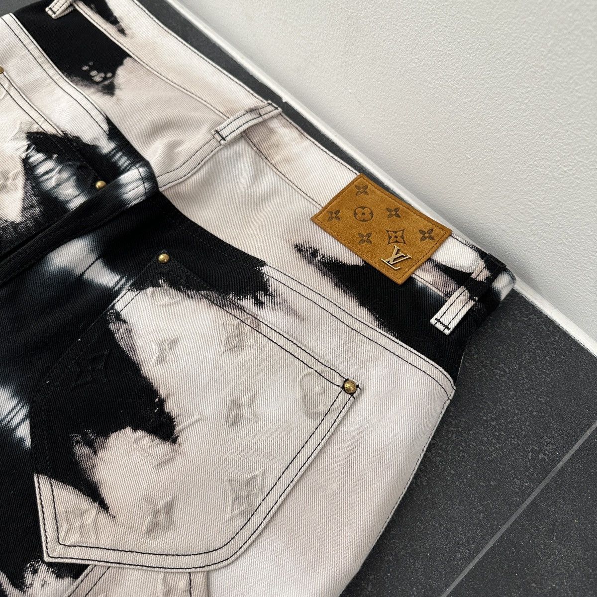 Louis Vuitton Louis Vuitton AW22 Tie Dye Carpenter Pants Runway Size US 33 - 6 Thumbnail