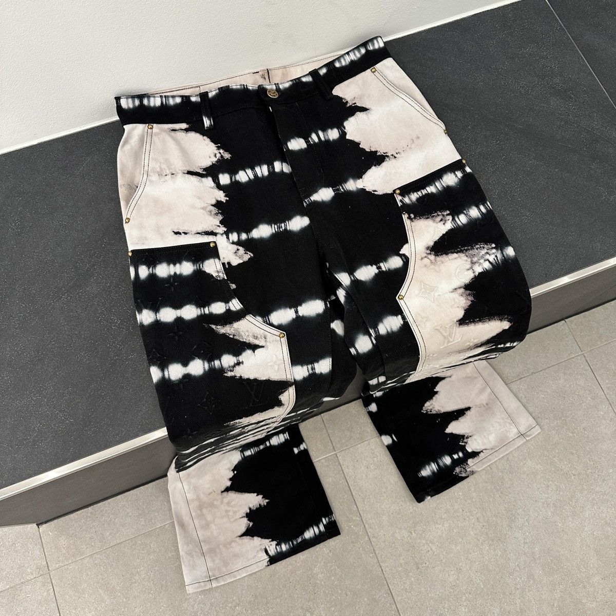 Louis Vuitton Louis Vuitton AW22 Tie Dye Carpenter Pants Runway Size US 33 - 4 Thumbnail
