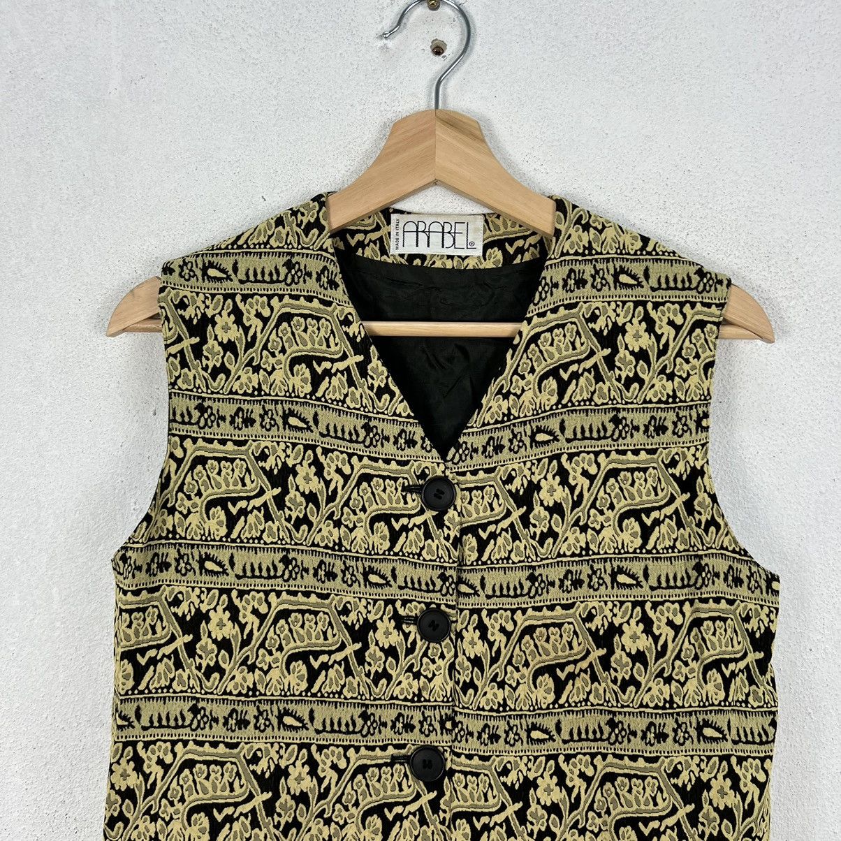 Vintage RARE QUILTED TANKTOP VEST DESIGN ARABEL MADE IN ITALY Size US M / EU 48-50 / 2 - 3 Thumbnail