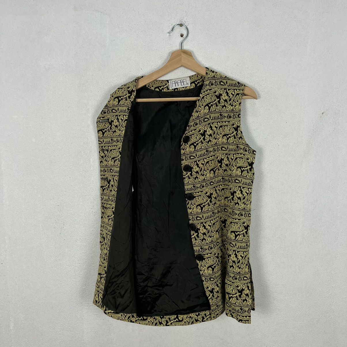 Vintage RARE QUILTED TANKTOP VEST DESIGN ARABEL MADE IN ITALY Size US M / EU 48-50 / 2 - 6 Thumbnail