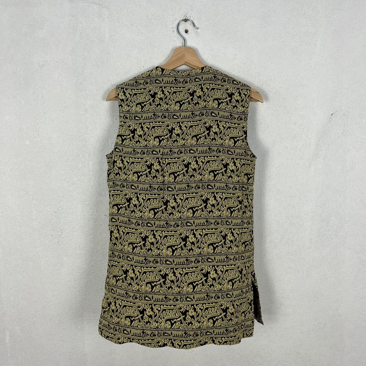 Vintage RARE QUILTED TANKTOP VEST DESIGN ARABEL MADE IN ITALY Size US M / EU 48-50 / 2 - 5 Thumbnail