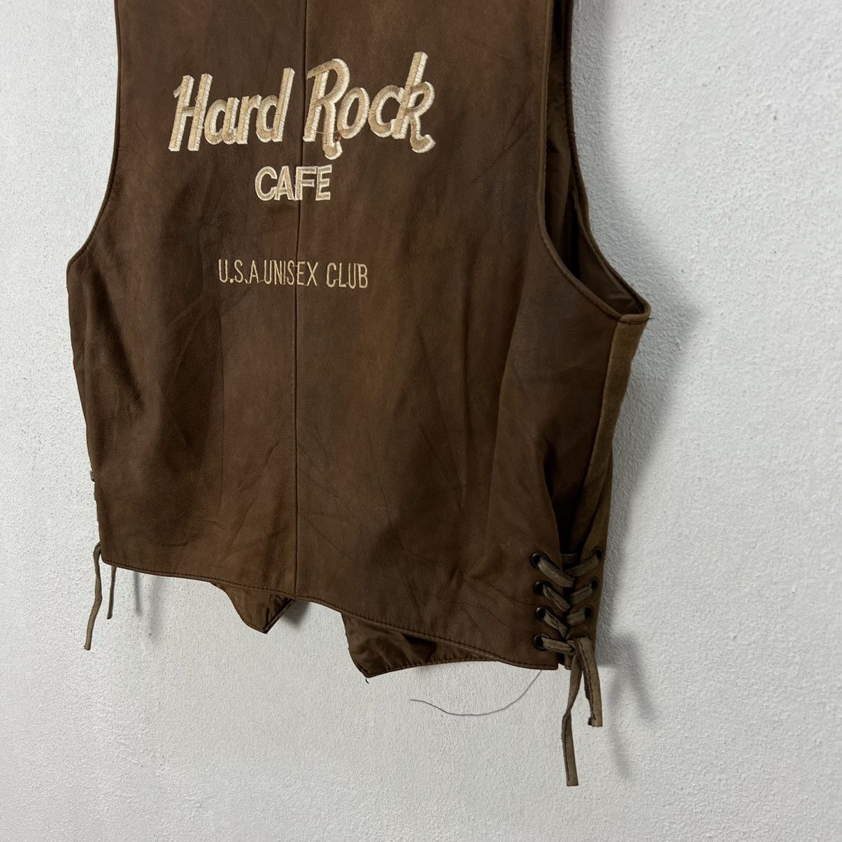 Hard Rock Cafe VINTAGE HARD ROCK CAFE USA UNISEX CLUB LEATHER VEST TANKTOP Size US M / EU 48-50 / 2 - 4 Thumbnail