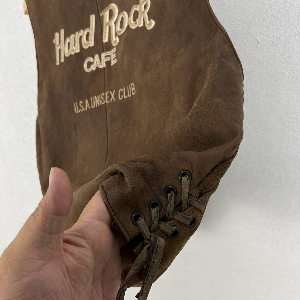 Hard Rock Cafe VINTAGE HARD ROCK CAFE USA UNISEX CLUB LEATHER VEST TANKTOP Size US M / EU 48-50 / 2 - 5 Thumbnail