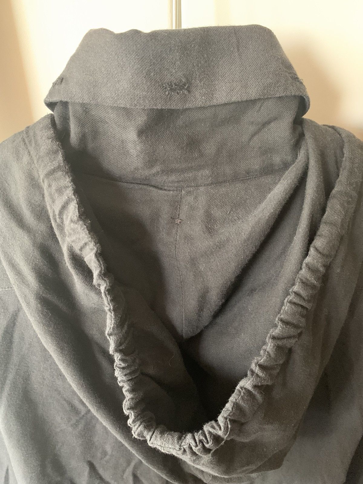 Ann Demeulemeester ANN DEMEULEMEESTER HOODED LONG SLEEVE BLACK OVER SHIRT Size US S / EU 44-46 / 1 - 9 Thumbnail