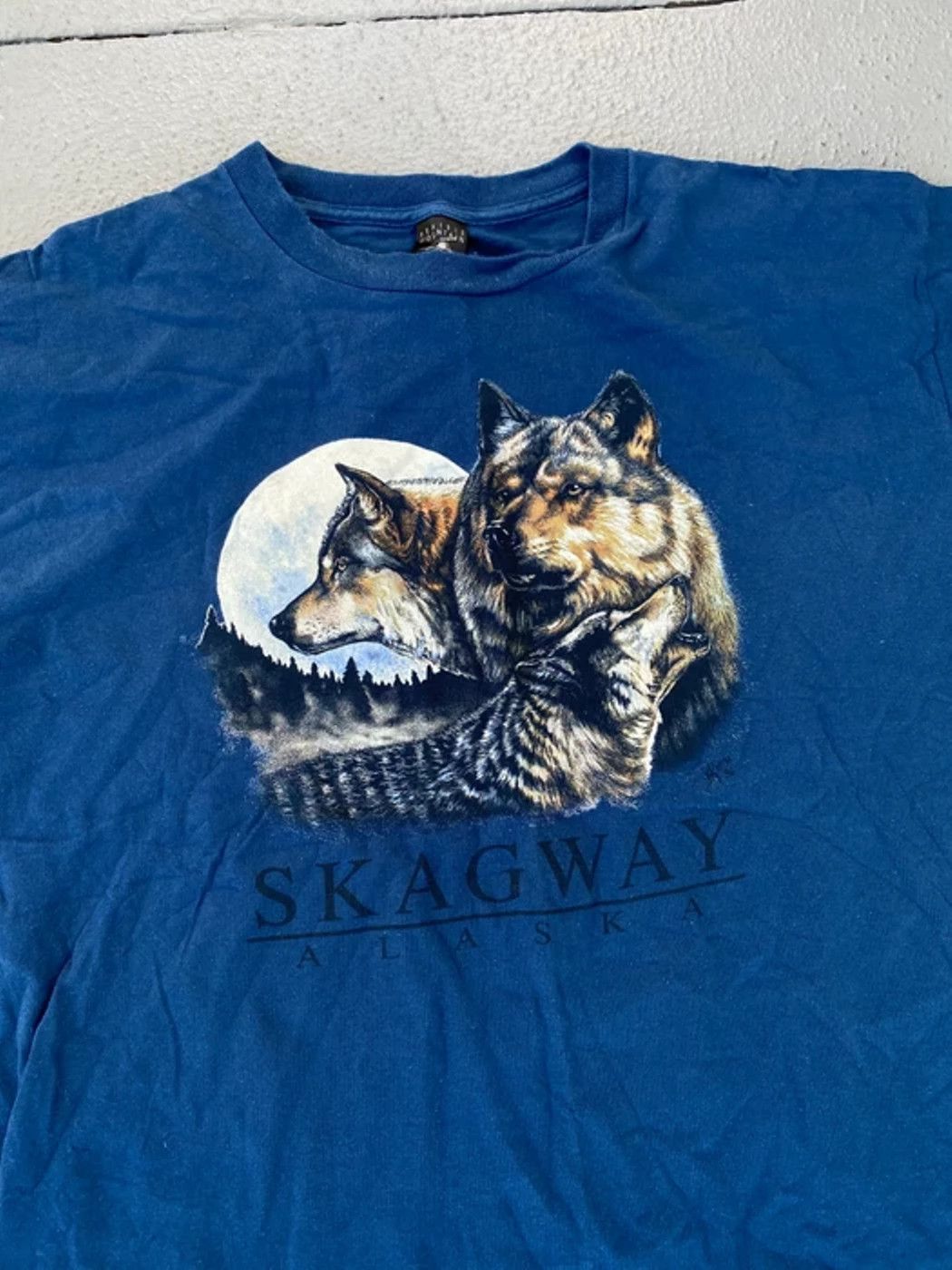 Vintage Vintage 00s Wolf Moon Alaska Graphic Tee Shirt Size US XL / EU 56 / 4 - 1 Thumbnail