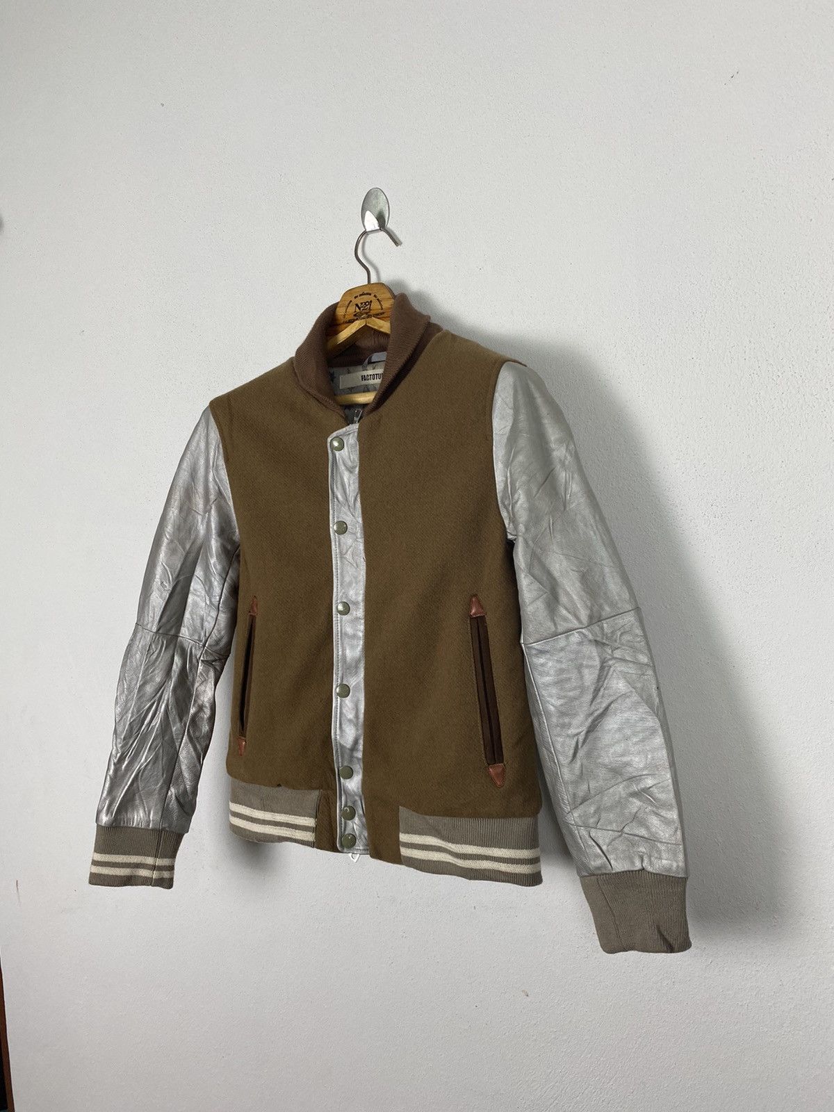 FACTOTUM × Japanese Brand VARSITY JACKET LEATHER SLEEVE BY FACTOTUM Size US M / EU 48-50 / 2 - 2 Thumbnail