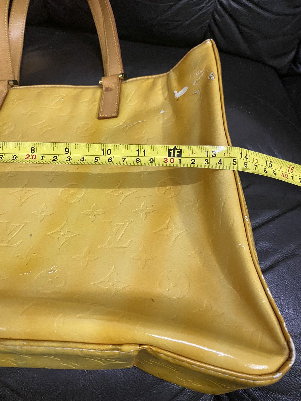 Louis Vuitton Authentic Louis Vuitton Tote Yellow Vernis DEFECTED Size ONE SIZE - 17 Thumbnail
