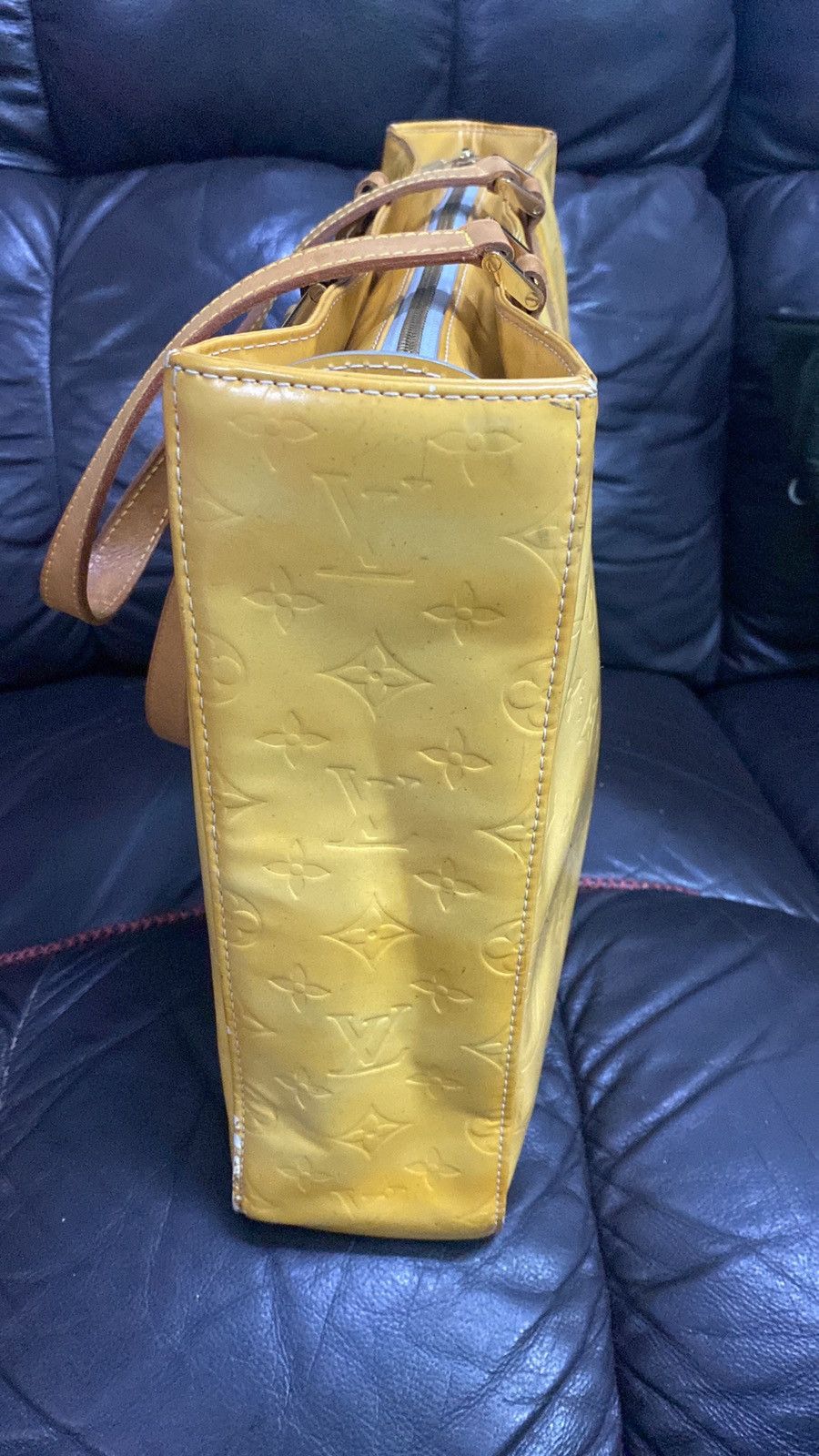 Louis Vuitton Authentic Louis Vuitton Tote Yellow Vernis DEFECTED Size ONE SIZE - 6 Thumbnail