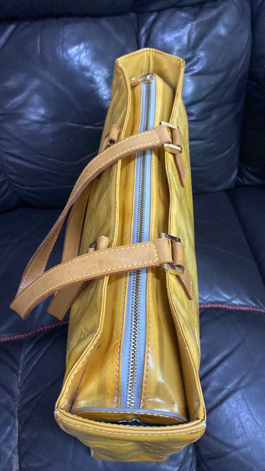 Louis Vuitton Authentic Louis Vuitton Tote Yellow Vernis DEFECTED Size ONE SIZE - 7 Thumbnail