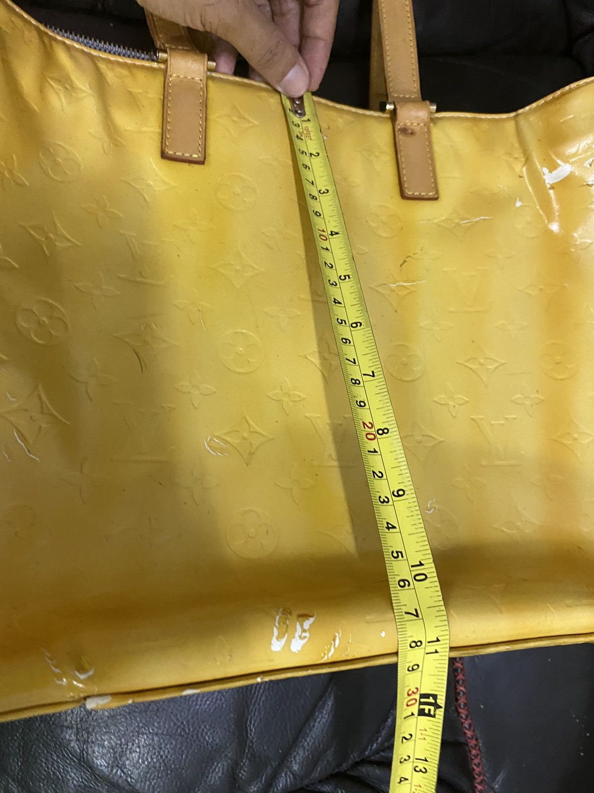 Louis Vuitton Authentic Louis Vuitton Tote Yellow Vernis DEFECTED Size ONE SIZE - 18 Thumbnail