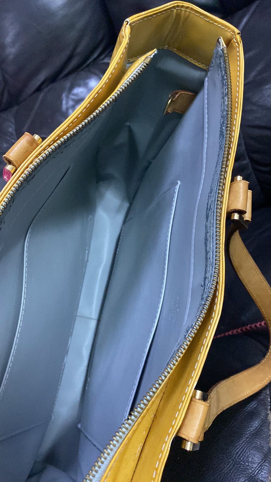 Louis Vuitton Authentic Louis Vuitton Tote Yellow Vernis DEFECTED Size ONE SIZE - 13 Thumbnail