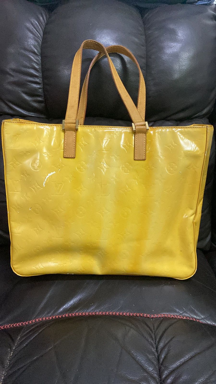 Louis Vuitton Authentic Louis Vuitton Tote Yellow Vernis DEFECTED Size ONE SIZE - 1 Thumbnail