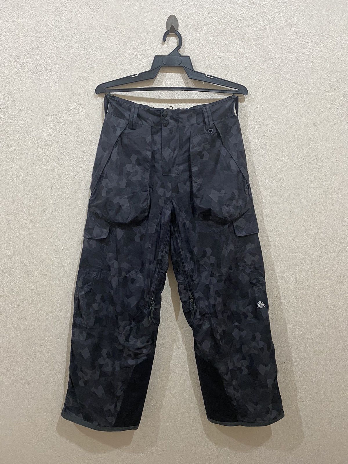 Nike × Nike ACG × Streetwear Nike ACG Camo Cargo Ski Pant | Grailed