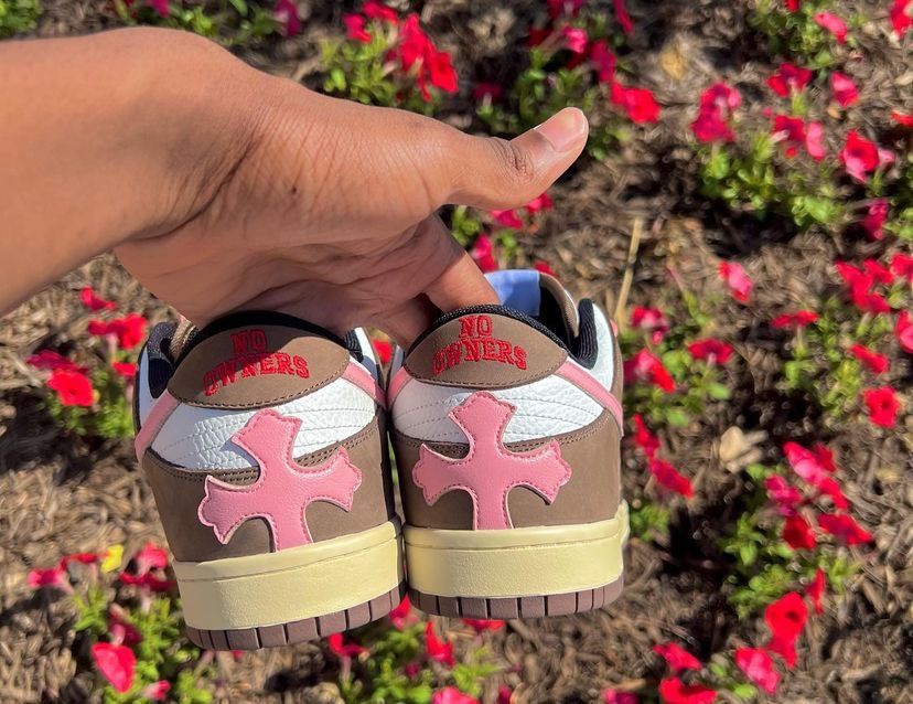 Other No Owners OG Cross Lows Size US 9 / EU 42 - 15 Thumbnail
