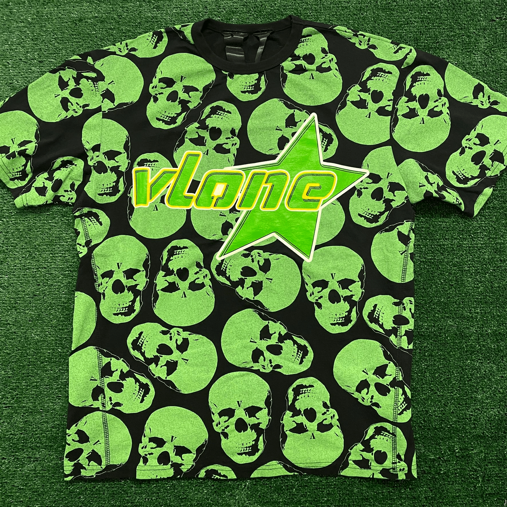 Vlone Vlone Green Skull Pile Sample T-Shirt Size US L / EU 52-54 / 3 - 1 Thumbnail