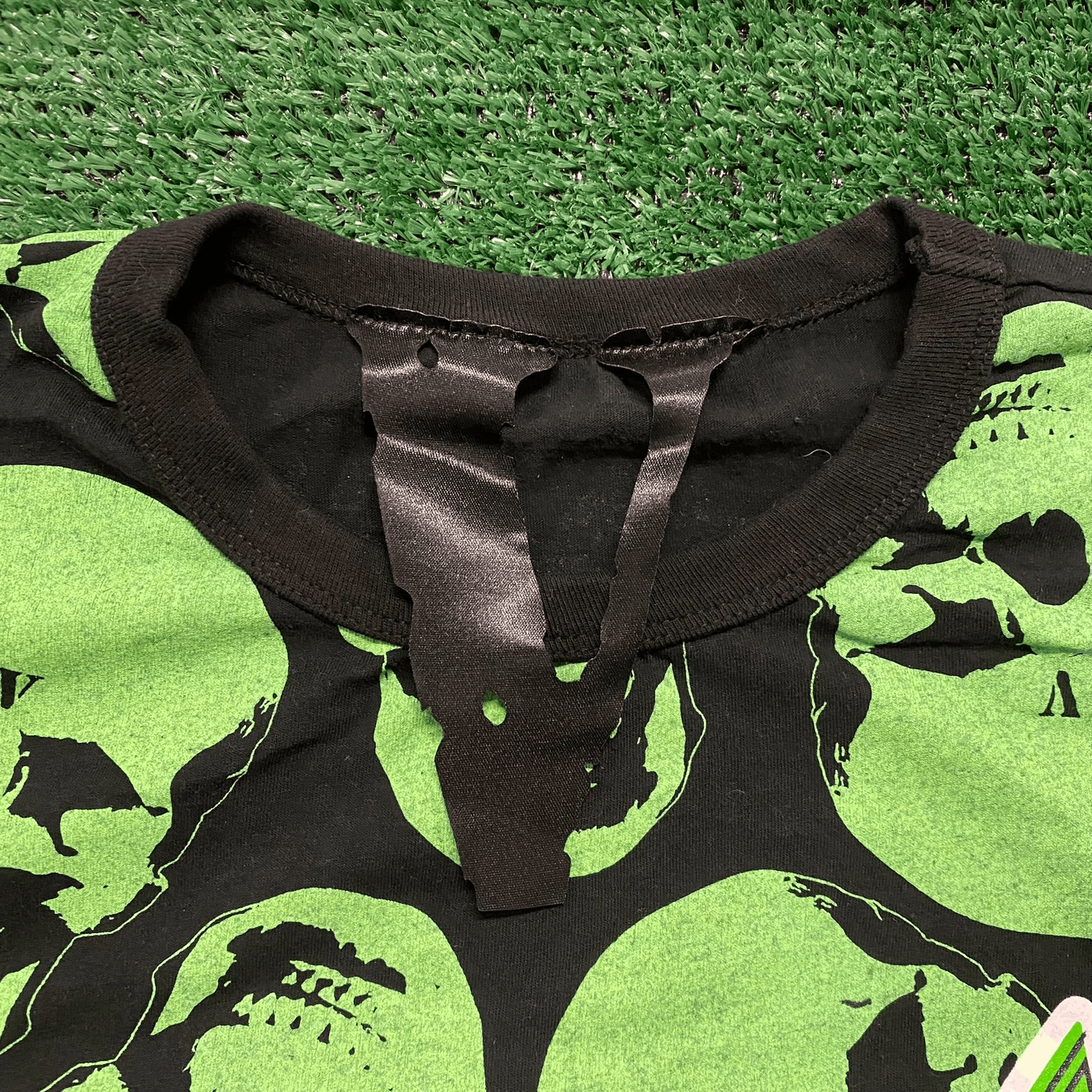 Vlone Vlone Green Skull Pile Sample T-Shirt Size US L / EU 52-54 / 3 - 3 Thumbnail