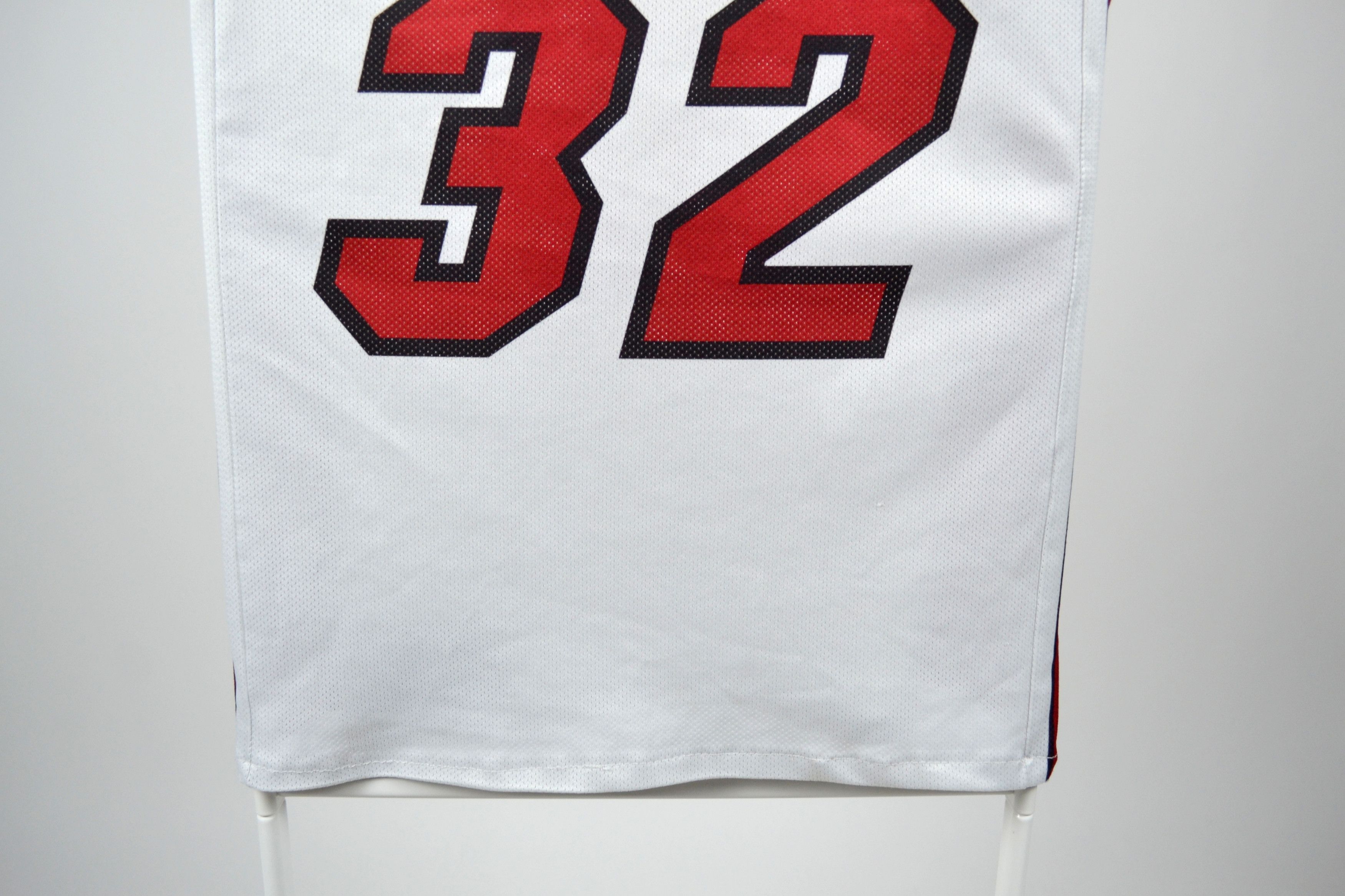 Champion × NBA × Vintage Vintage Champion Miami Heat Shaquille O'neal 32 NBA Jersey Size US M / EU 48-50 / 2 - 7 Thumbnail