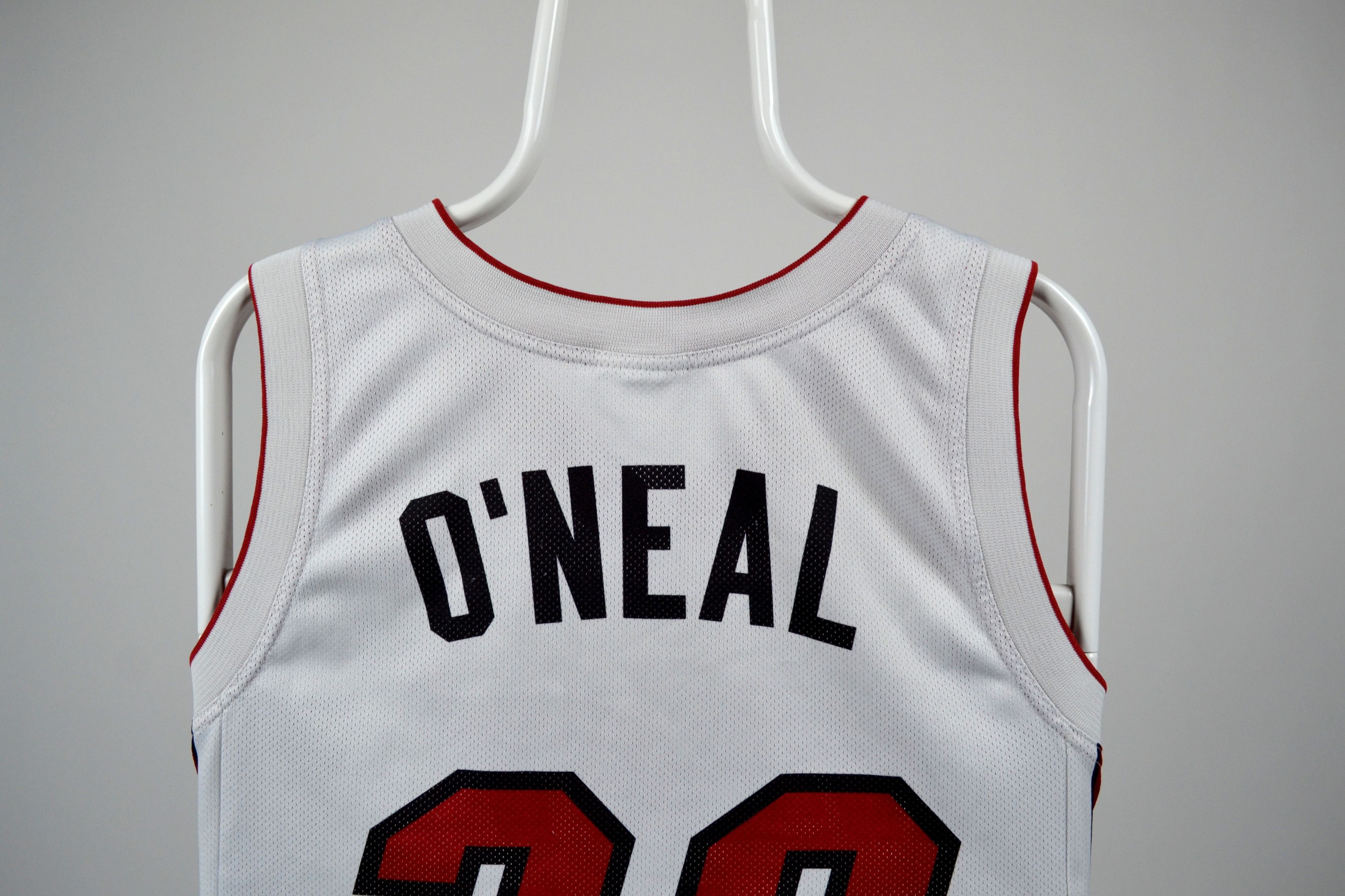 Champion × NBA × Vintage Vintage Champion Miami Heat Shaquille O'neal 32 NBA Jersey Size US M / EU 48-50 / 2 - 8 Thumbnail