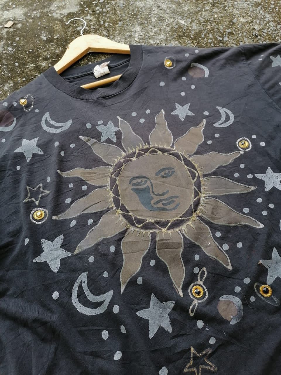 Vintage Vintage Sun And Moon Rare Design Tee Size US XXL / EU 58 / 5 - 7 Thumbnail