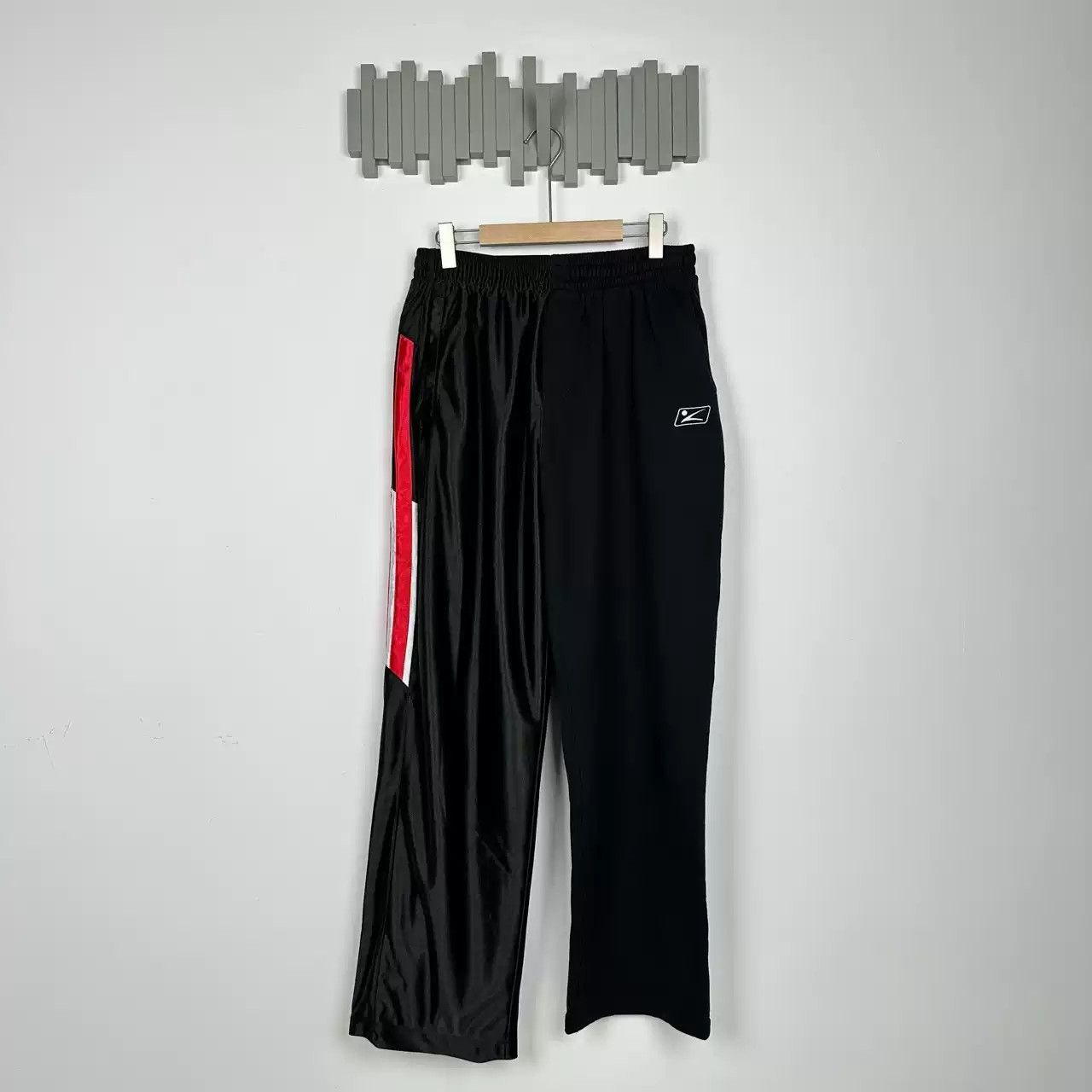 Balenciaga Balenciaga Logo Silk Splicing Pants Size US 32 / EU 48 - 1 Thumbnail