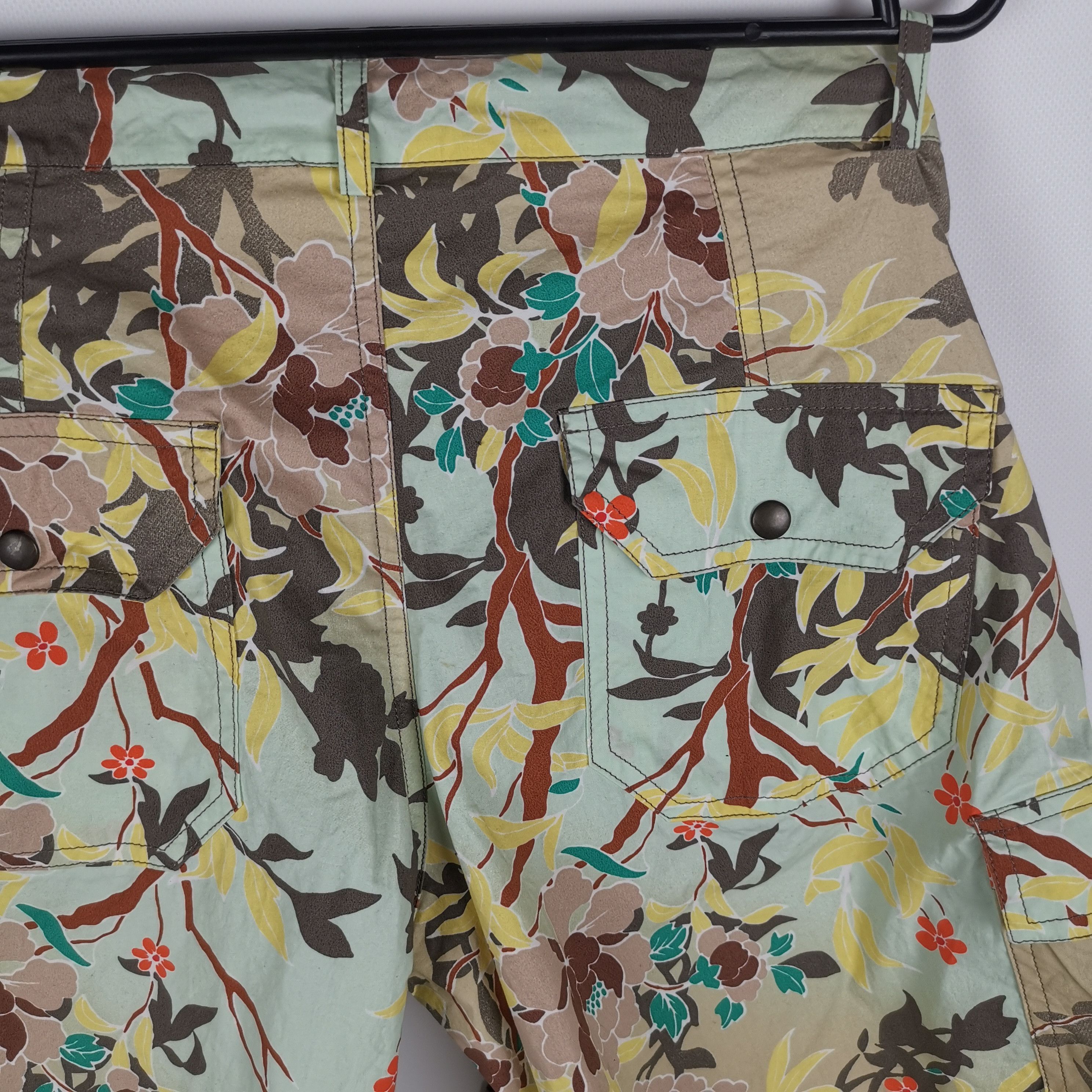 H&M Matthew Williamson for H&M flower pattern shorts Size US 32 / EU 48 - 2 Thumbnail
