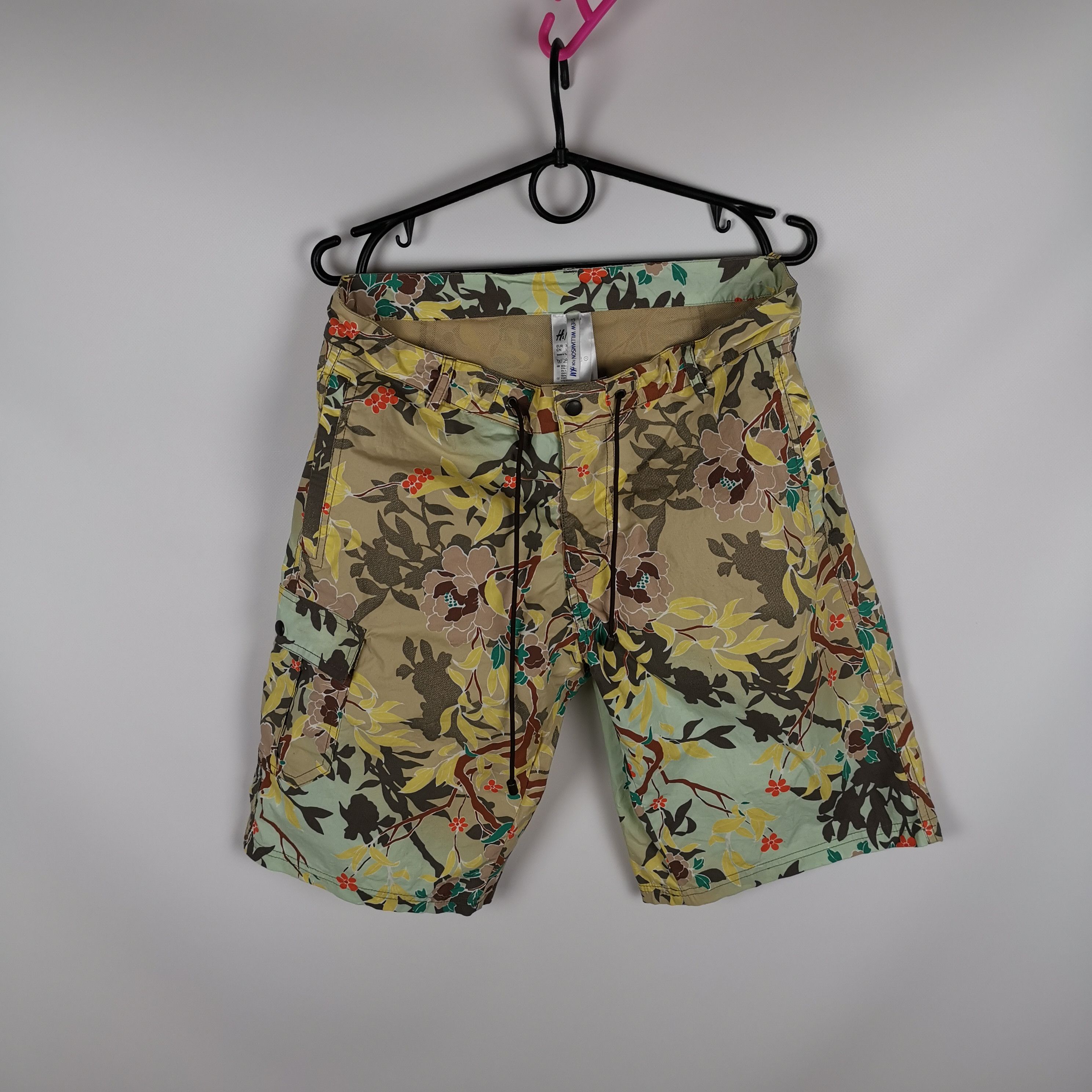 H&M Matthew Williamson for H&M flower pattern shorts Size US 32 / EU 48 - 1 Thumbnail