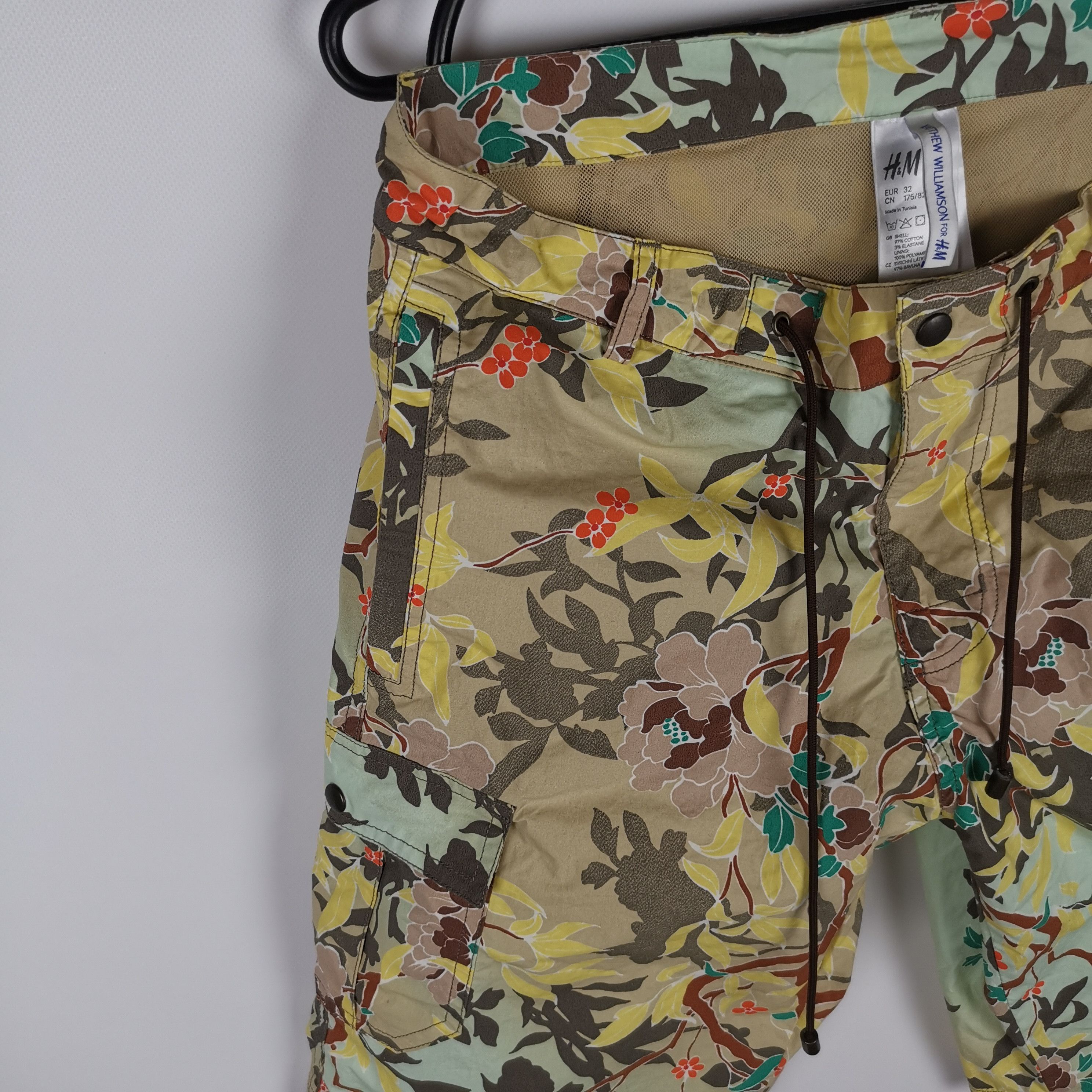 H&M Matthew Williamson for H&M flower pattern shorts Size US 32 / EU 48 - 6 Thumbnail