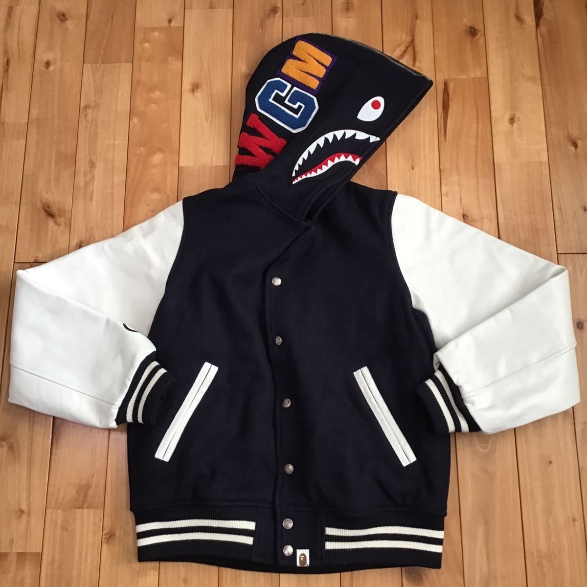 Bape BAPE Cowhide leather Sleeve shark varsity jacket Navy Size US L / EU 52-54 / 3 - 1 Thumbnail